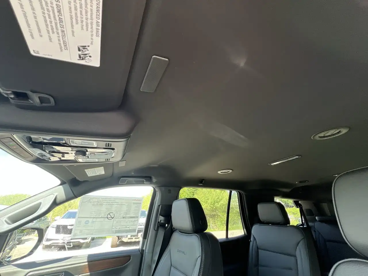 GMC Yukon снимка GMC Yukon