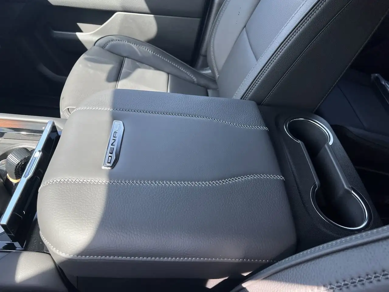 GMC Yukon снимка GMC Yukon
