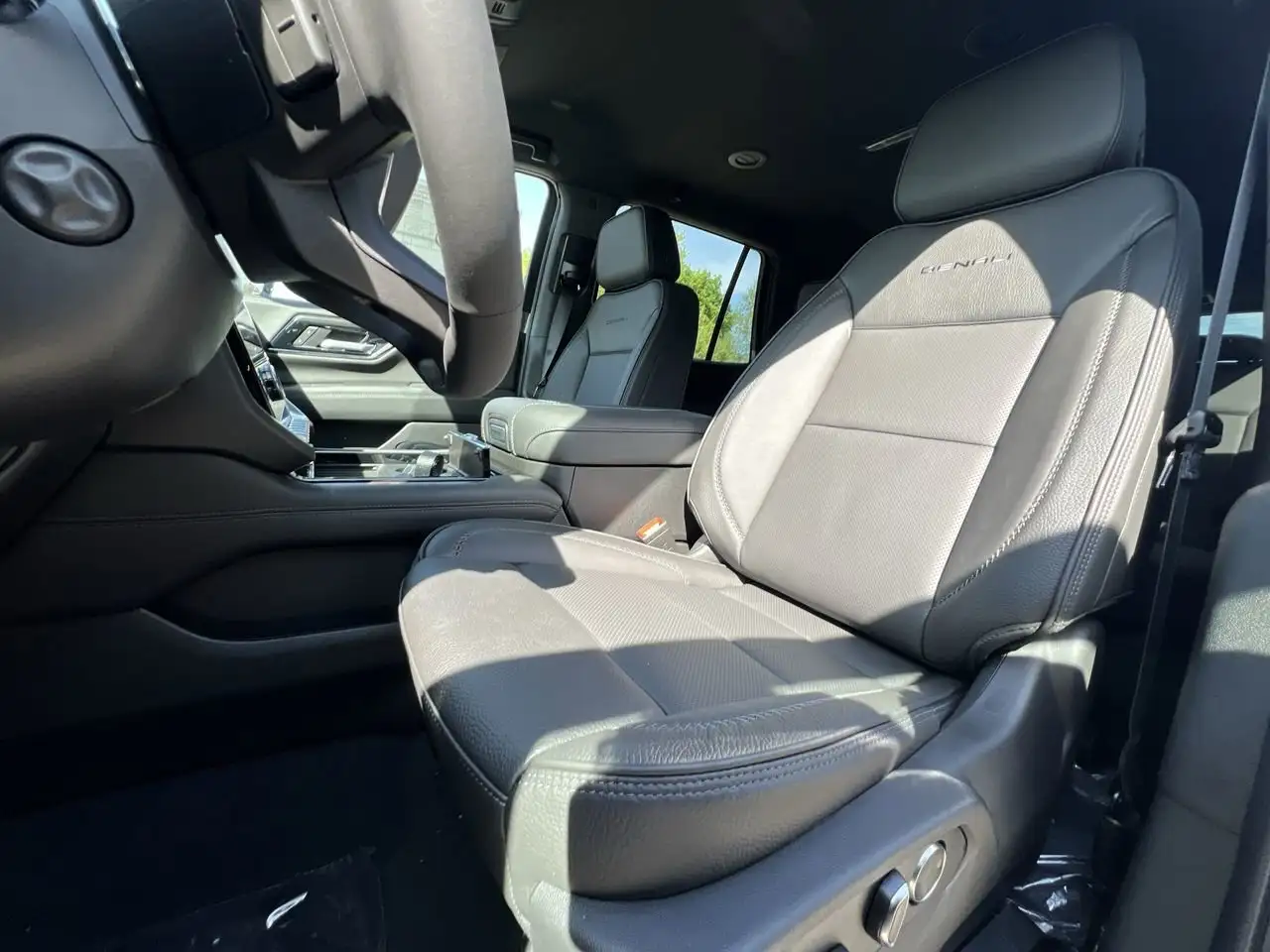 GMC Yukon снимка GMC Yukon
