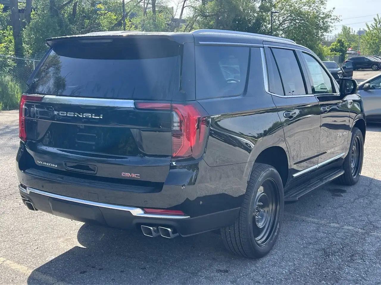 GMC Yukon снимка GMC Yukon