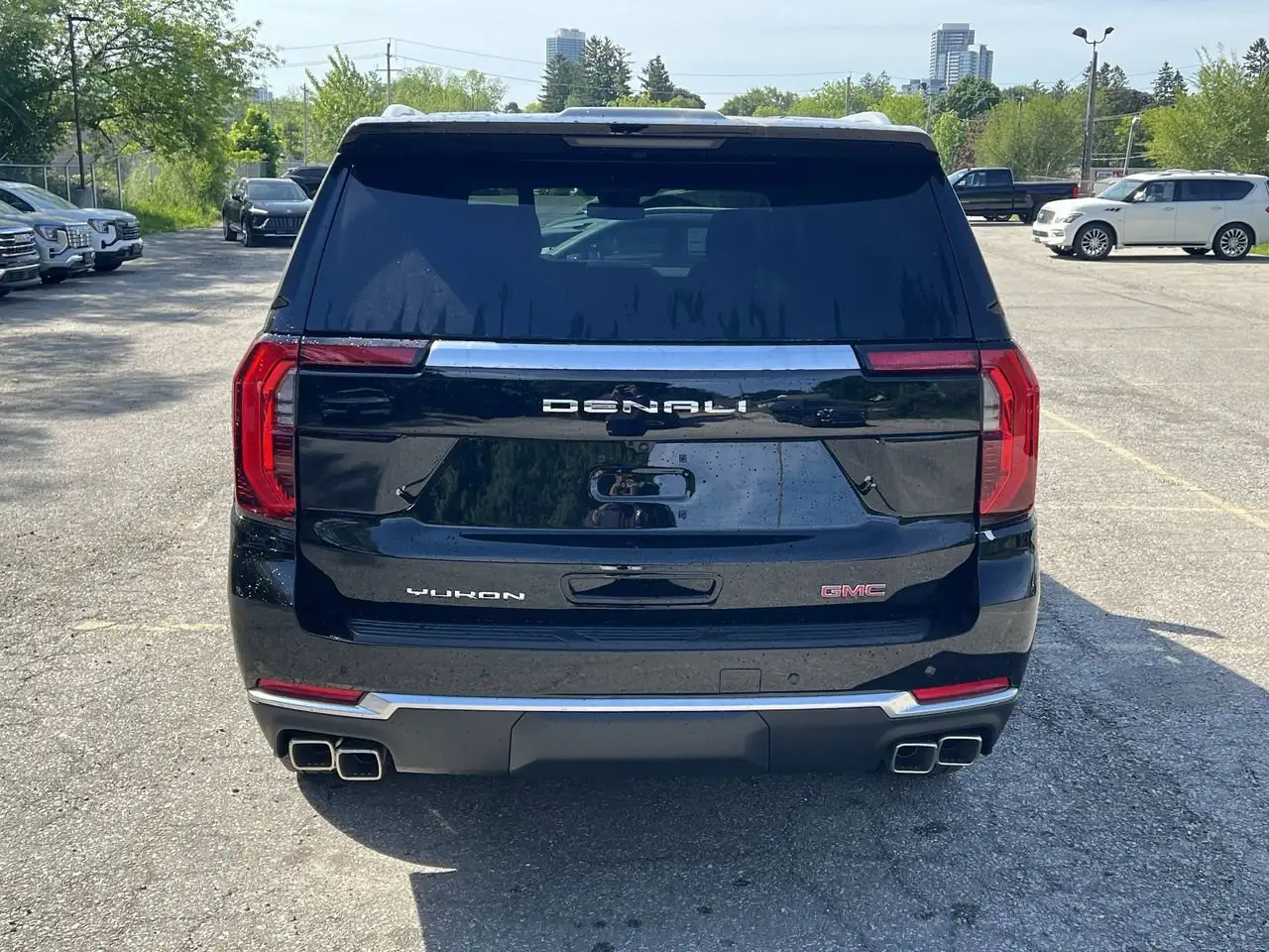 GMC Yukon снимка GMC Yukon
