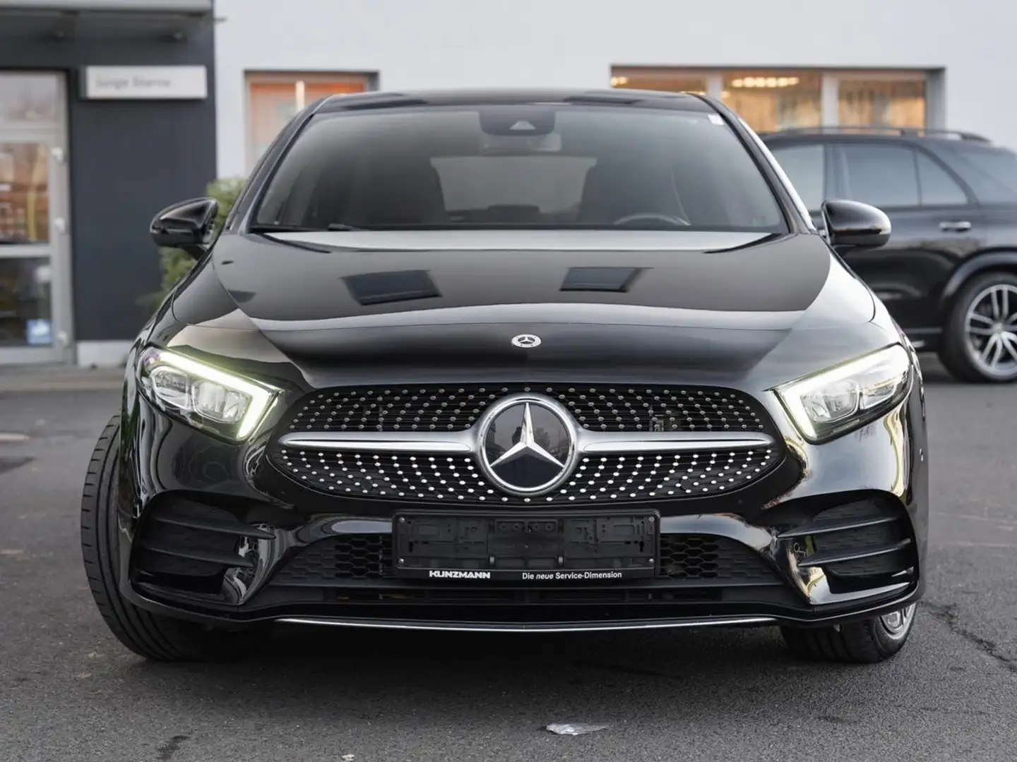 Mercedes-Benz A 250 e  AMG Navi LED Kamera Spiegel-Paket Schwarz - 2