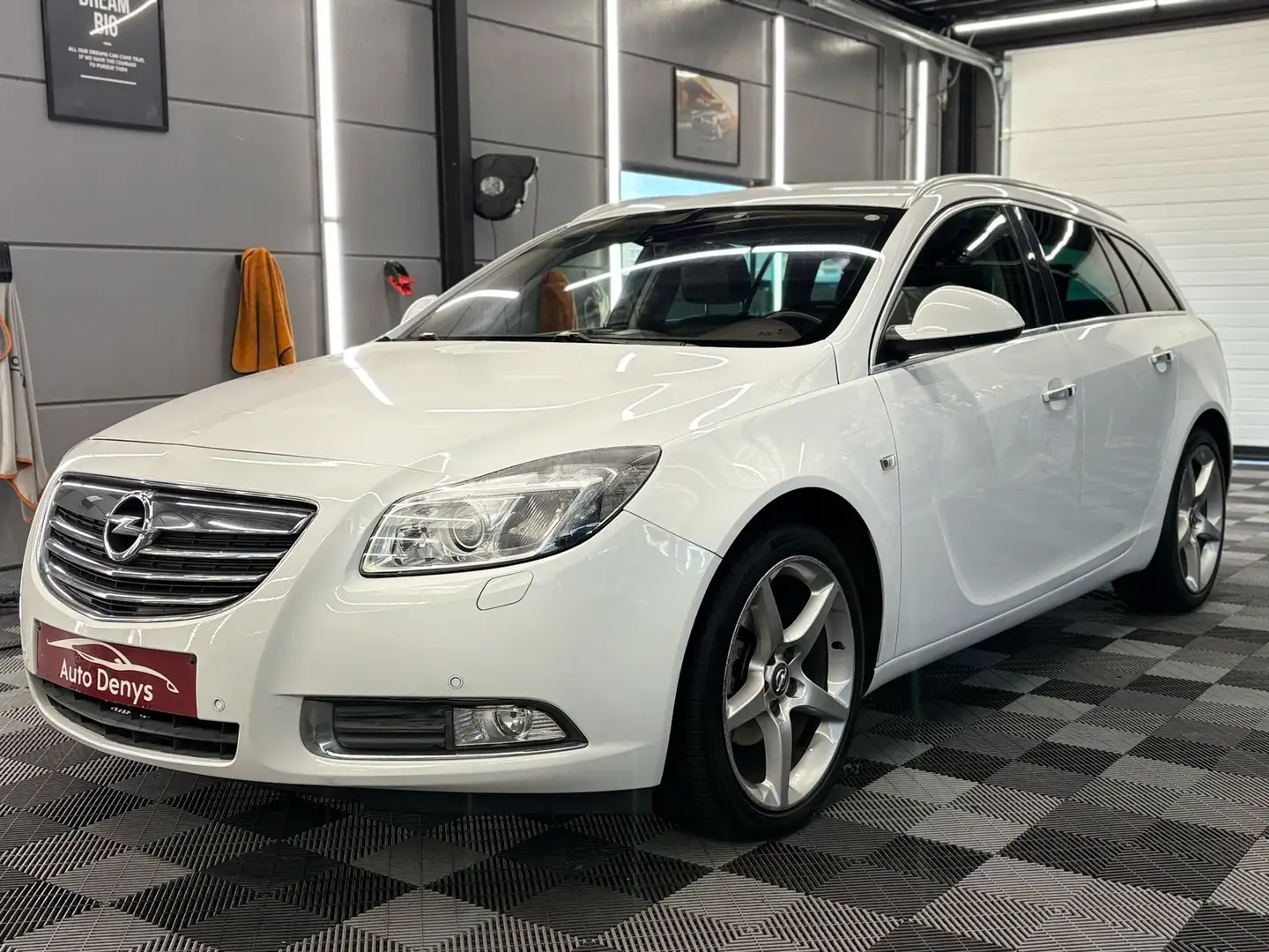 Opel Insignia 2.0 CDTI bj. 2013 188000km EXPORT Euro 5 Wit - 1