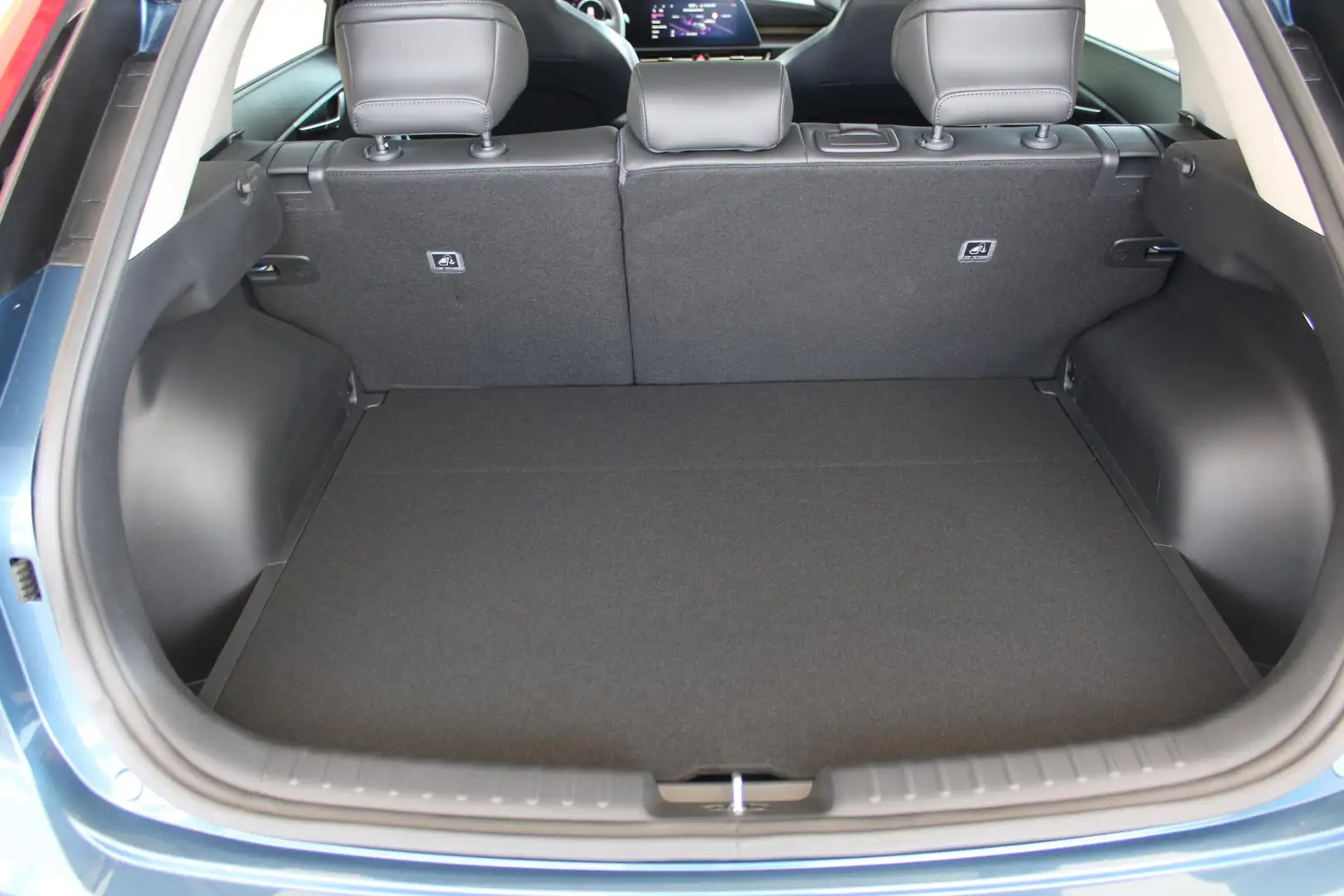 Kia Niro DynamicPlusLine 64.8 kWh | Navigatie | Pano-Dak | Blauw - 2
