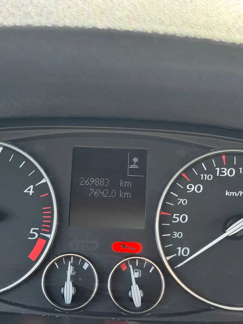 Renault Laguna Grandtour 2.0 dCi 150PK Initiale Paris Zwart - 2
