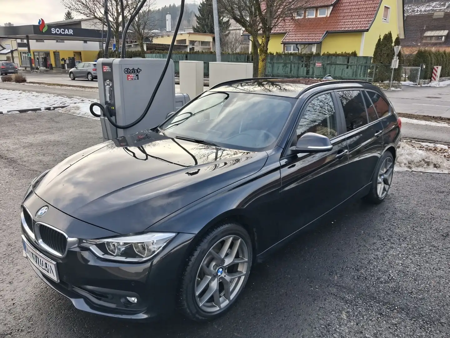 BMW 330 330d Touring Aut. Schwarz - 2
