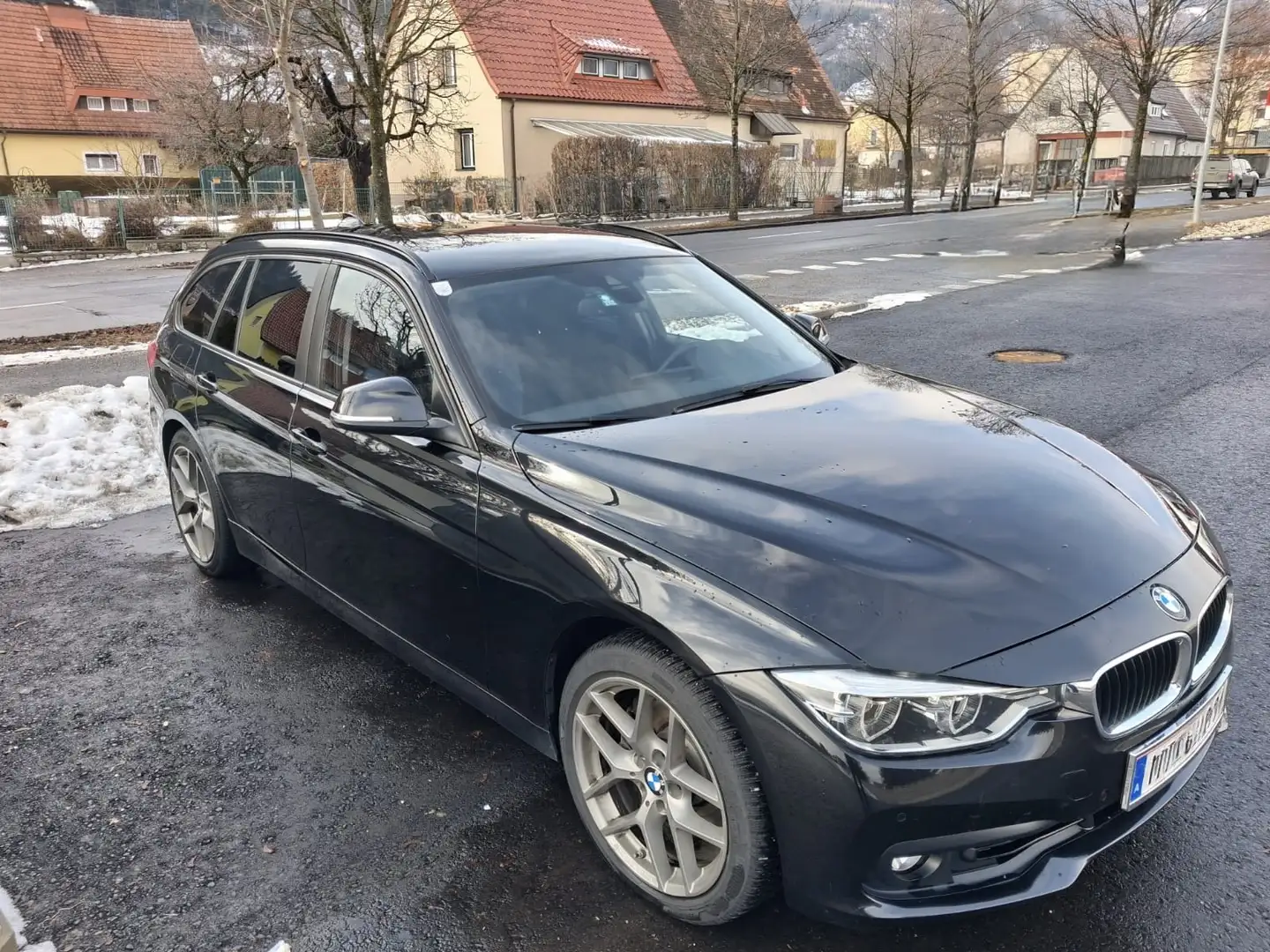 BMW 330 330d Touring Aut. Schwarz - 1