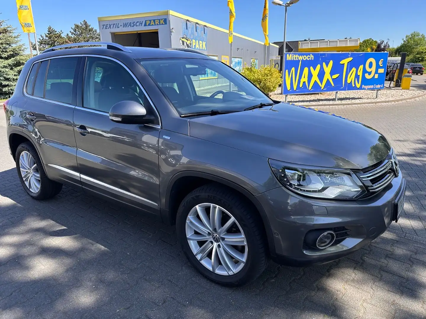 Volkswagen Tiguan Cup Track & Style 4Motion,AHK,KAMERA Gris - 1