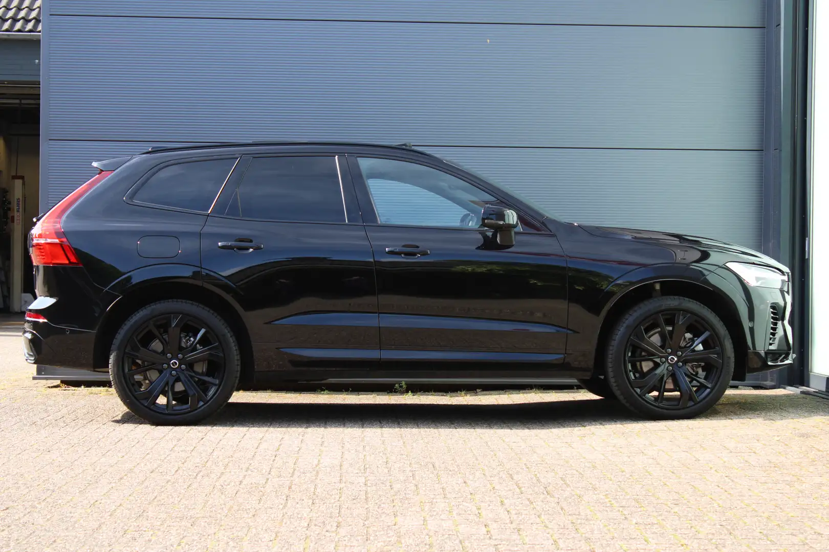Volvo XC60 2.0 T8 Plug-in hybrid AWD Ultimate Black Edition | Zwart - 2