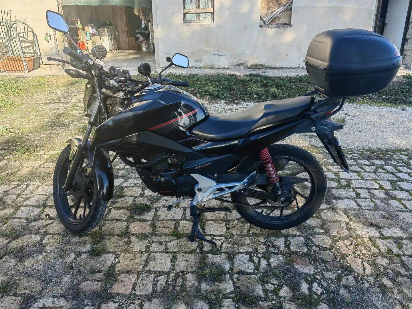 Honda CBF 125 Zwart - 1
