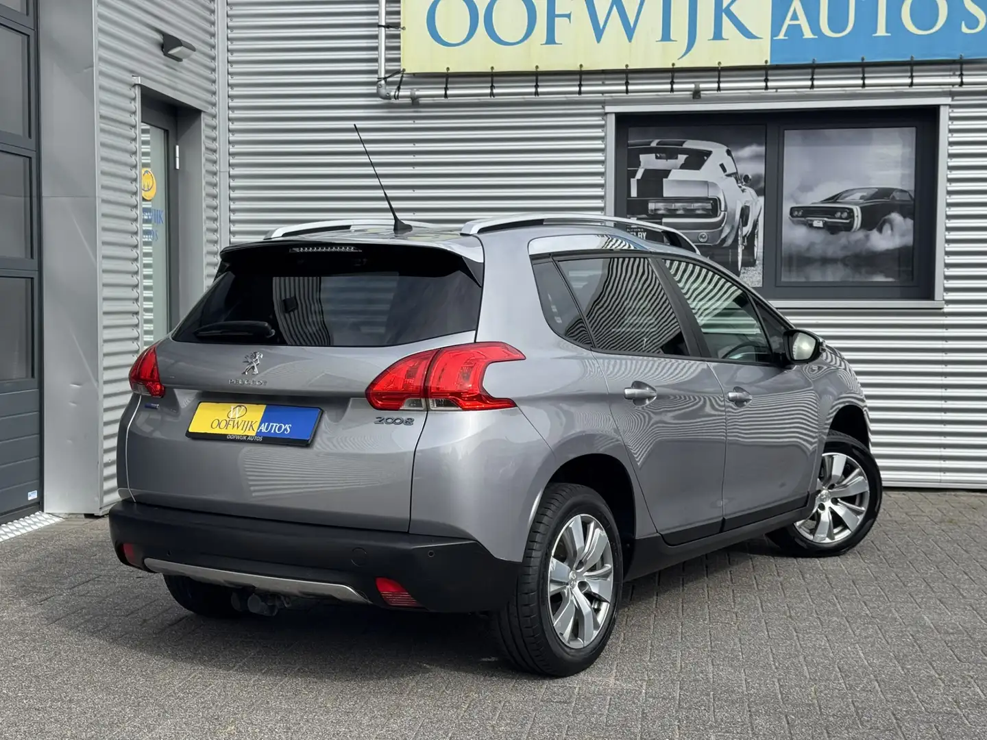 Peugeot 2008 1.2 PureTech Style Clima Navi Cruise-Control Grijs - 2
