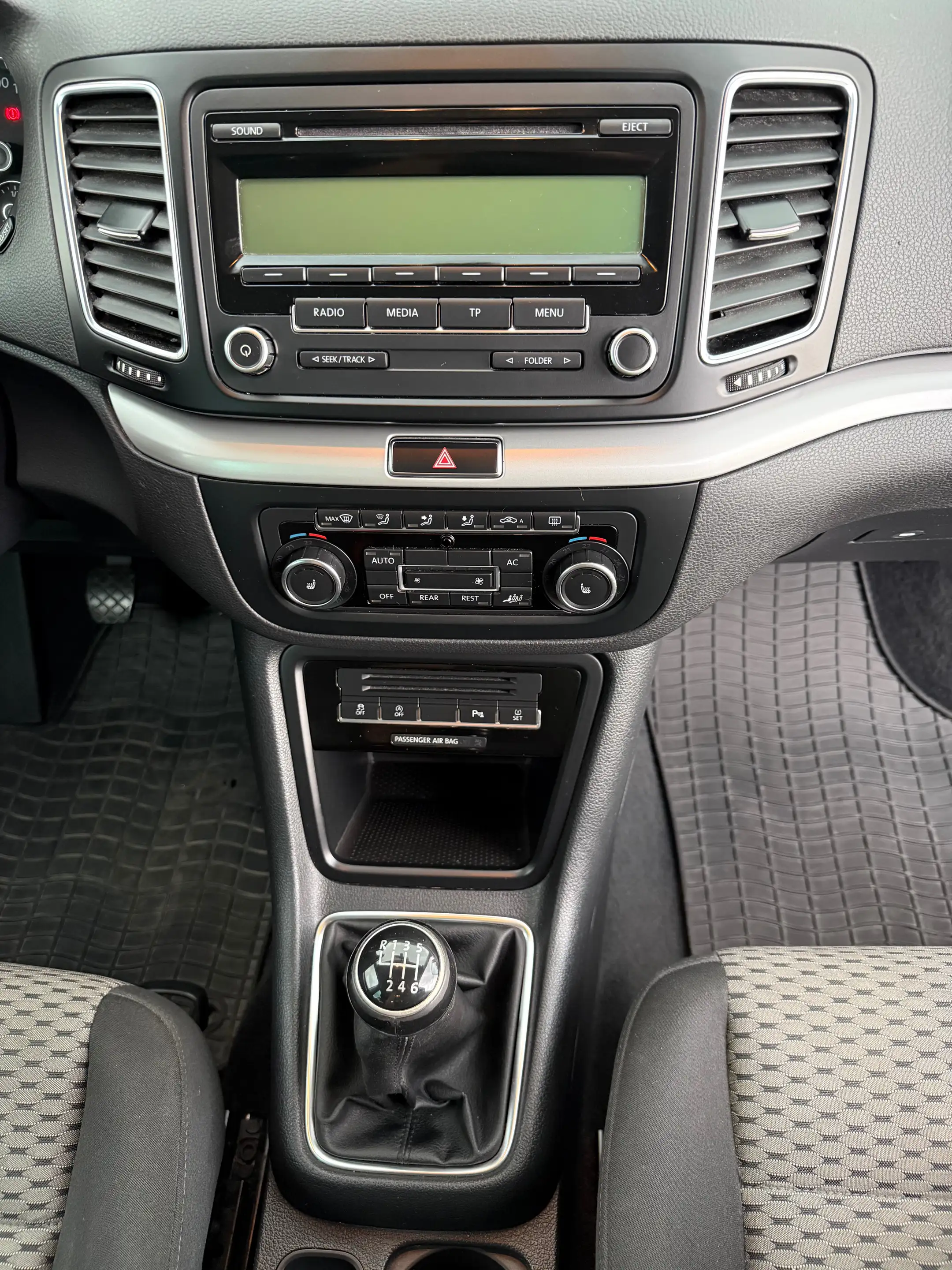 Volkswagen Sharan 2.0 TDI — photo 13