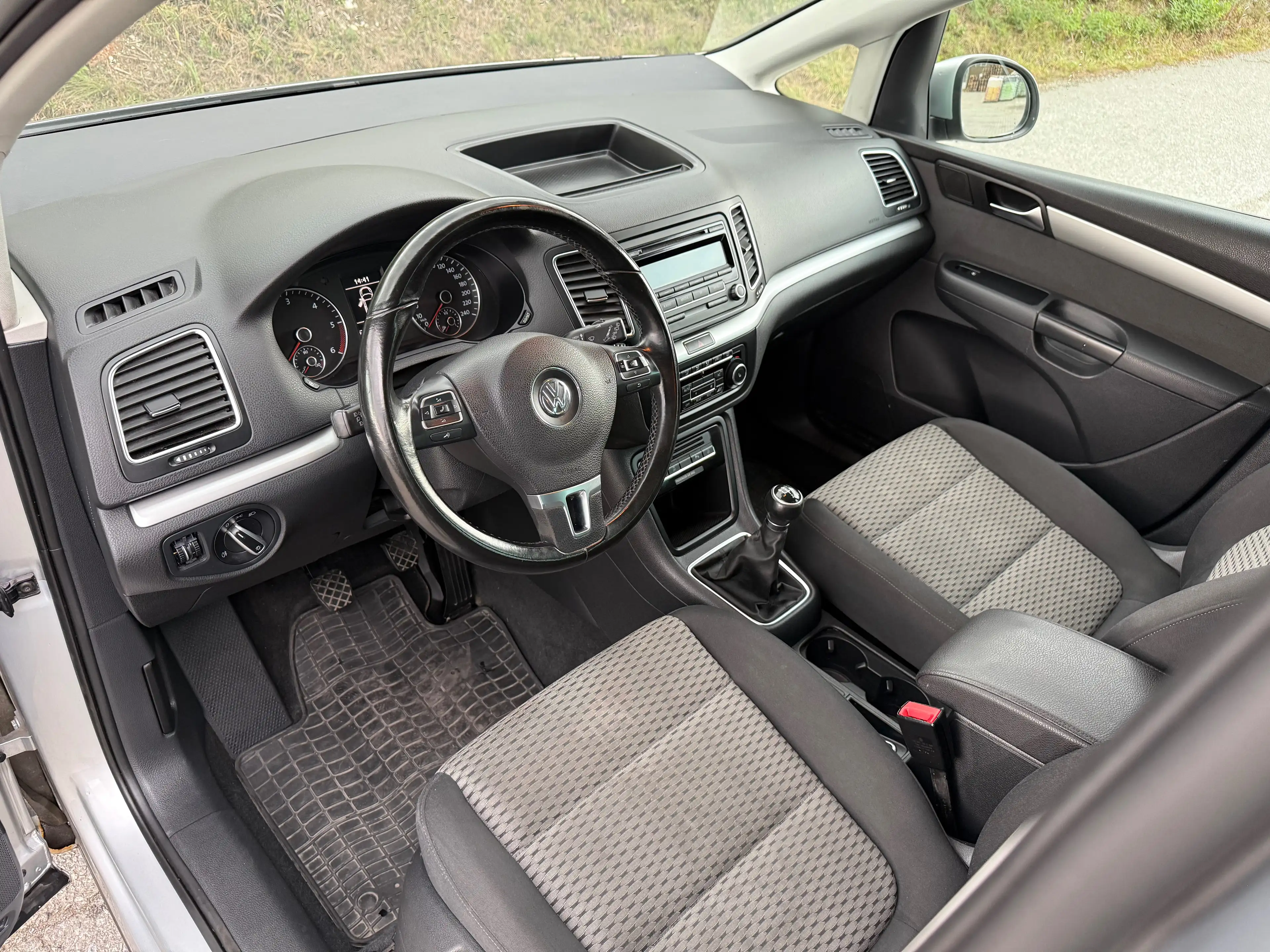 Volkswagen Sharan 2.0 TDI — photo 11