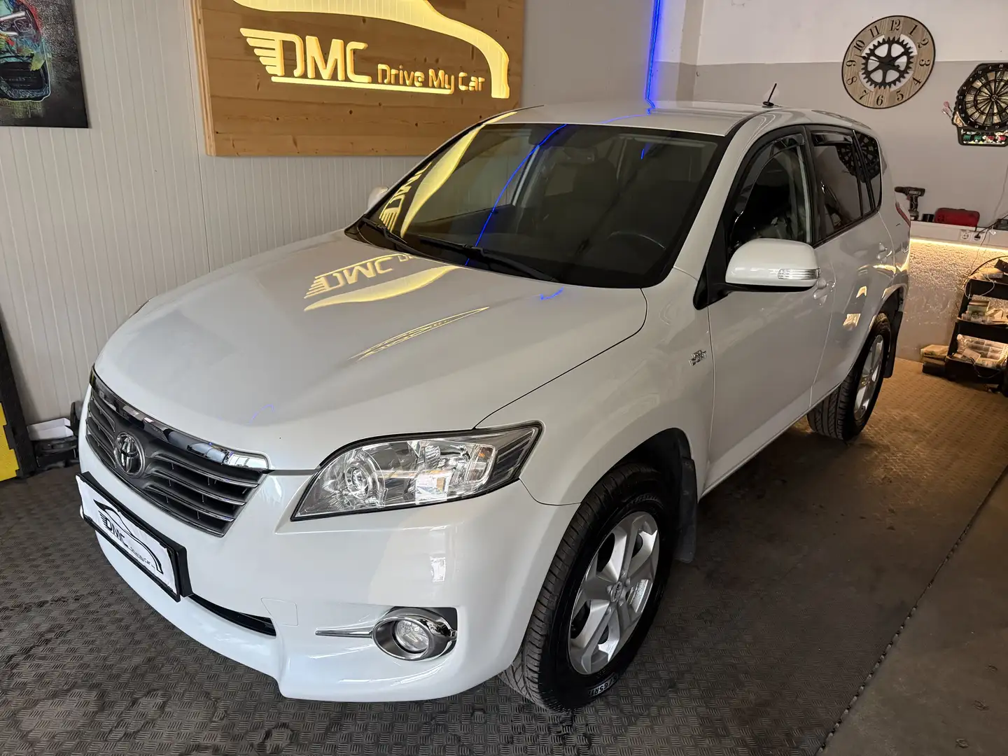 Toyota RAV 4 RAV4 2,2 D-4D 150 D-CAT 4WD ExecutiAut. Executive Weiß - 2