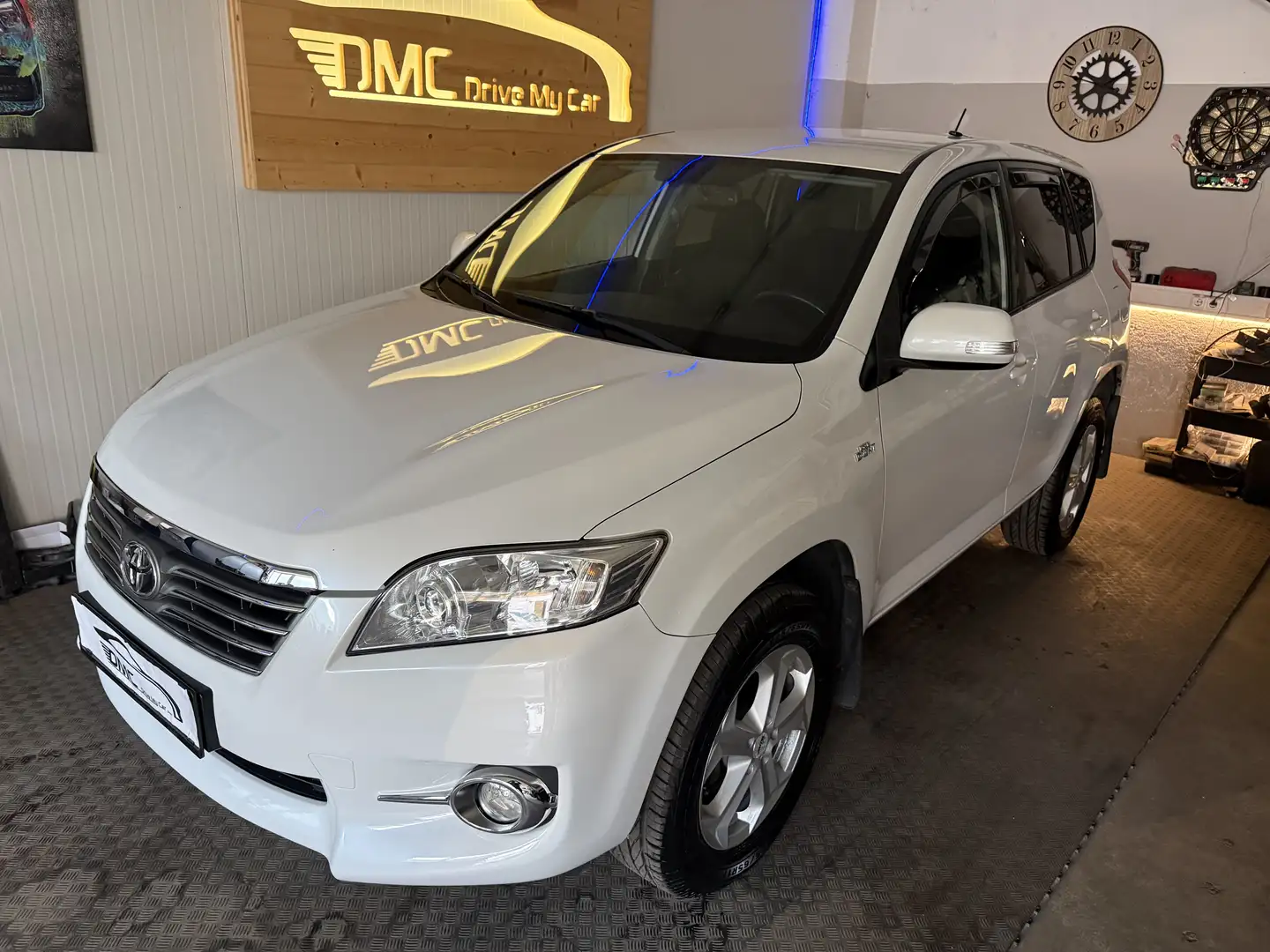 Toyota RAV 4 RAV4 2,2 D-4D 150 D-CAT 4WD ExecutiAut. Executive Weiß - 1