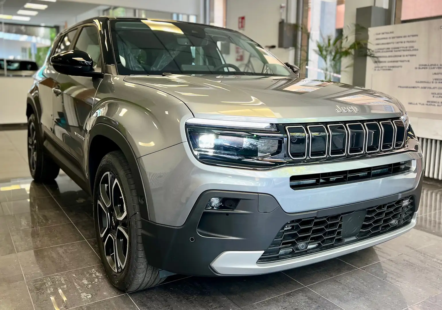 Jeep Avenger 1.2 Summit 100cv Pronta consegna Grau - 2