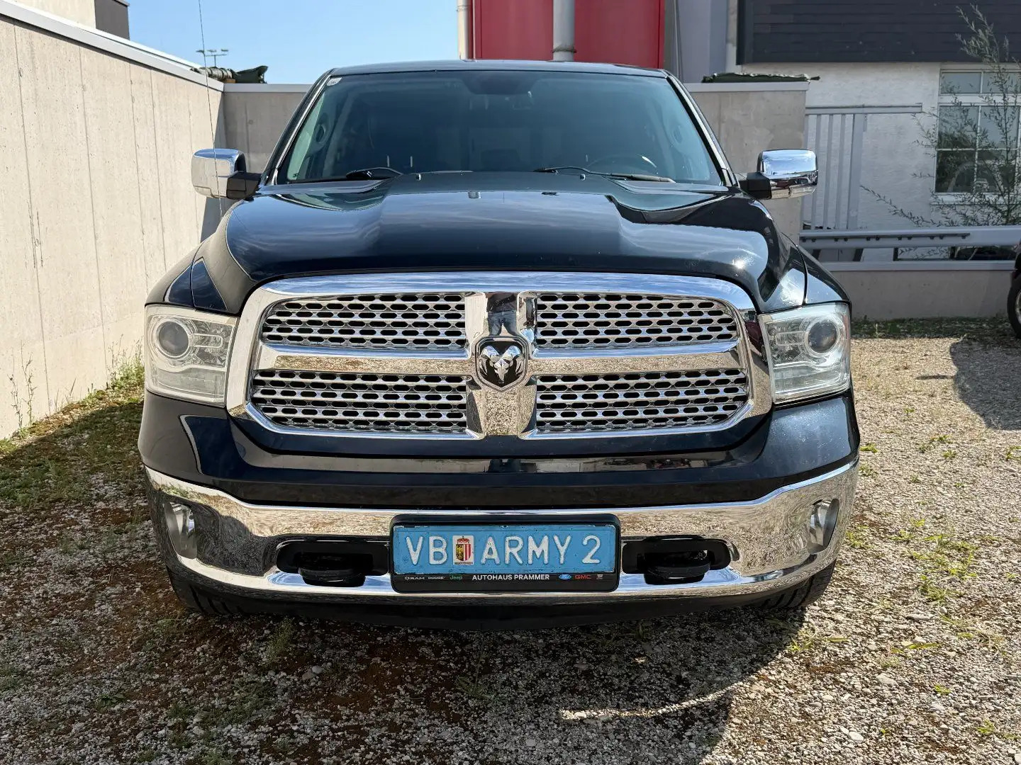 Dodge RAM 1500 Laramie Schwarz - 2