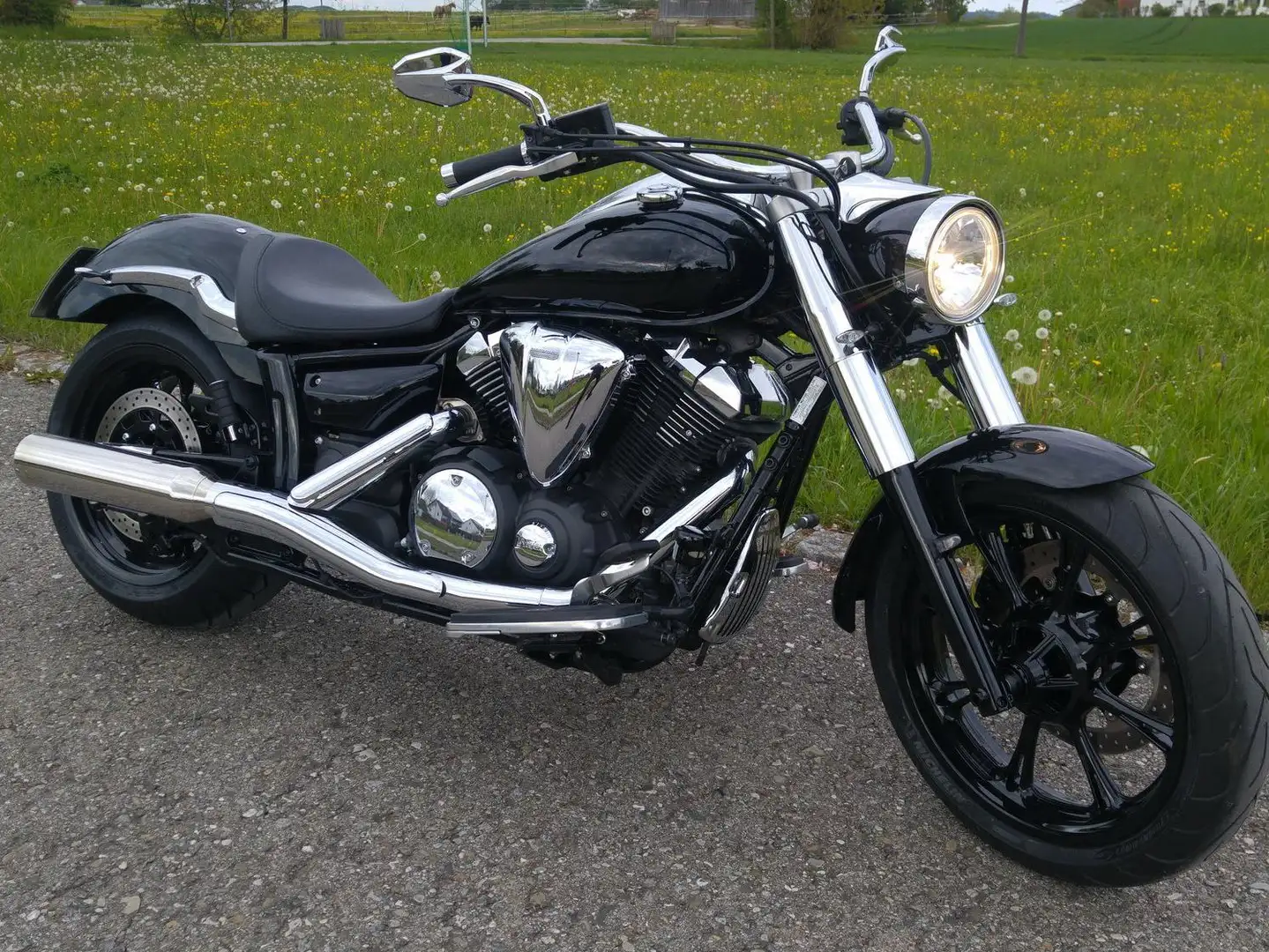 Yamaha XVS 950 Yamaha XVS 950 A Midnight Star Custombike Schwarz - 1
