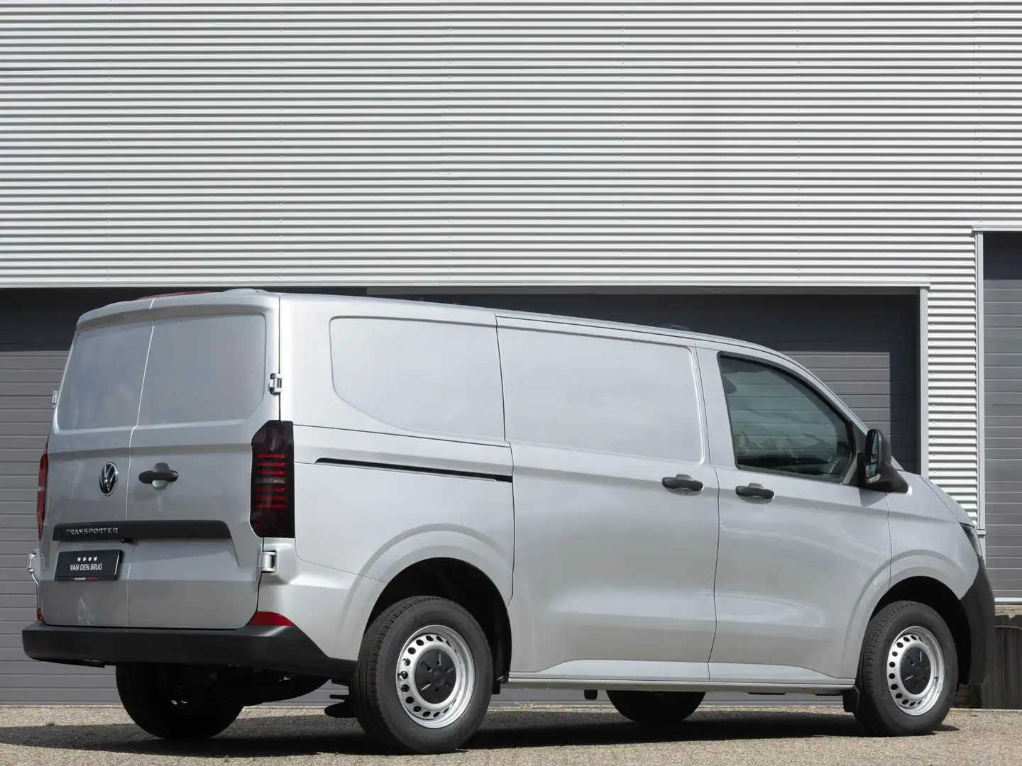 Volkswagen Transporter 2.0 TDI 150PK L1H1 Life | BPM vrij | Climatronic | Argento - 2