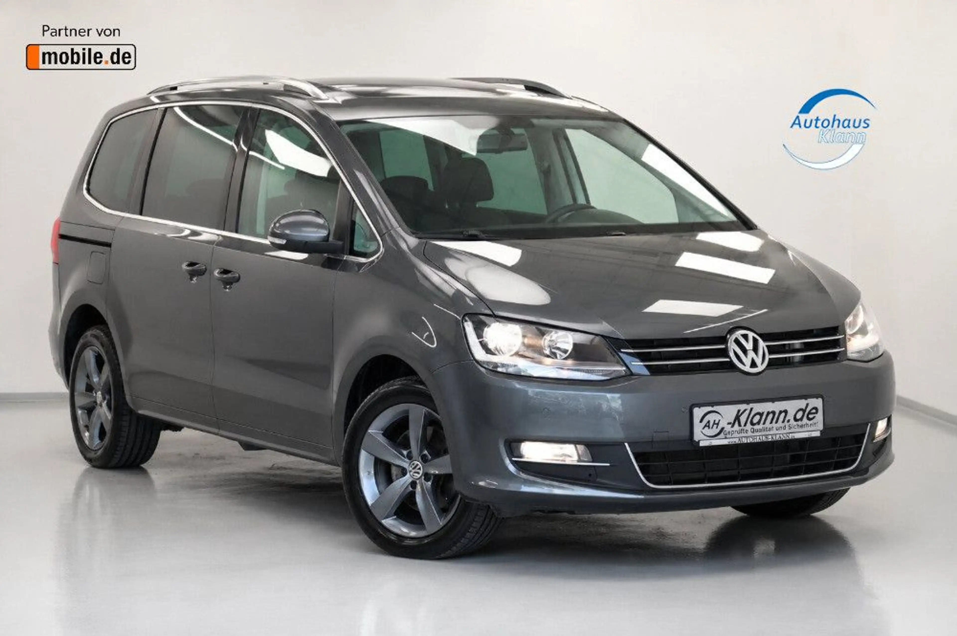 Volkswagen Sharan 2.0TDI 170PS DSG Highline Pano AHK 7Sitz