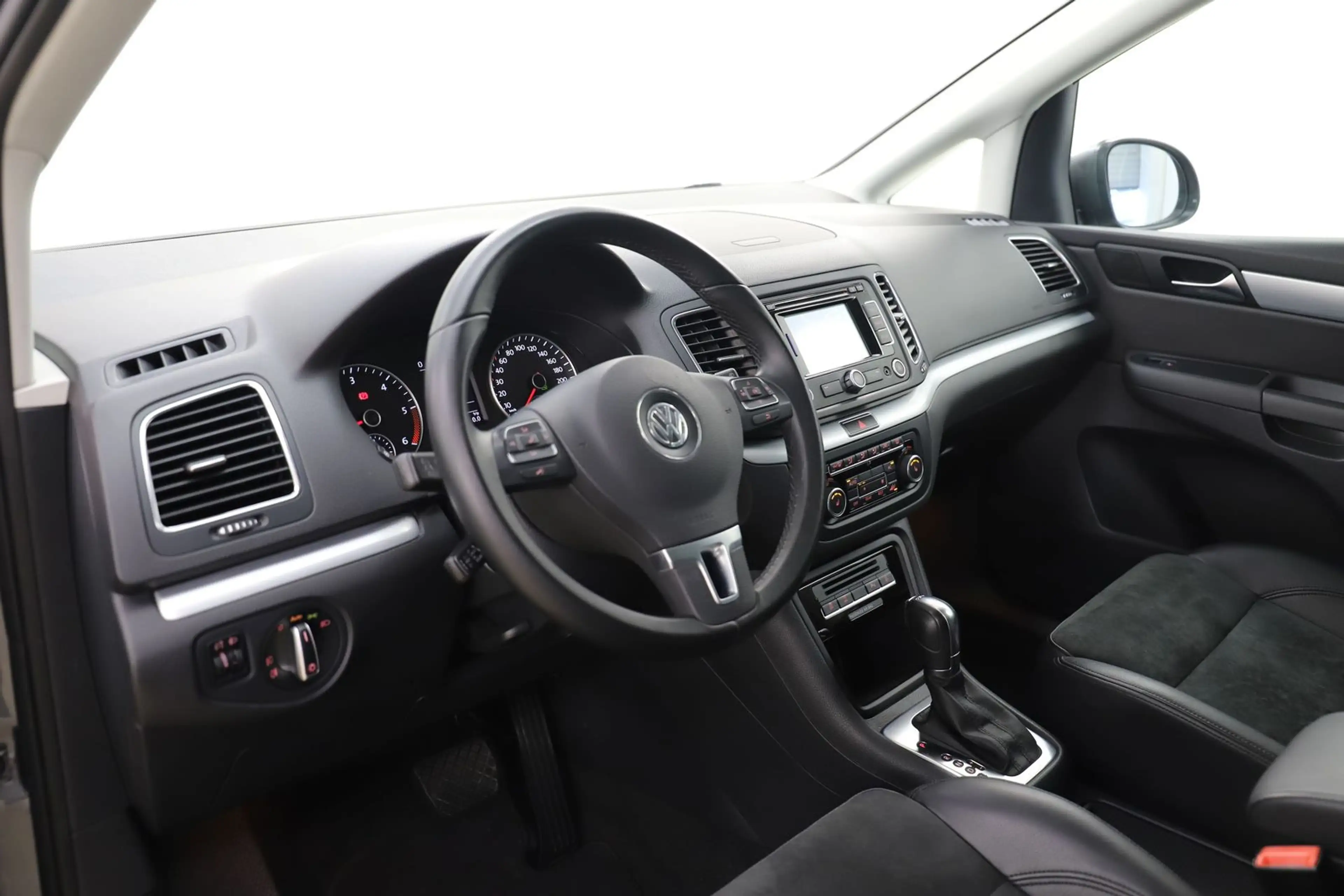 Volkswagen Sharan 2.0TDI 170PS DSG Highline Pano AHK 7Sitz — photo 15