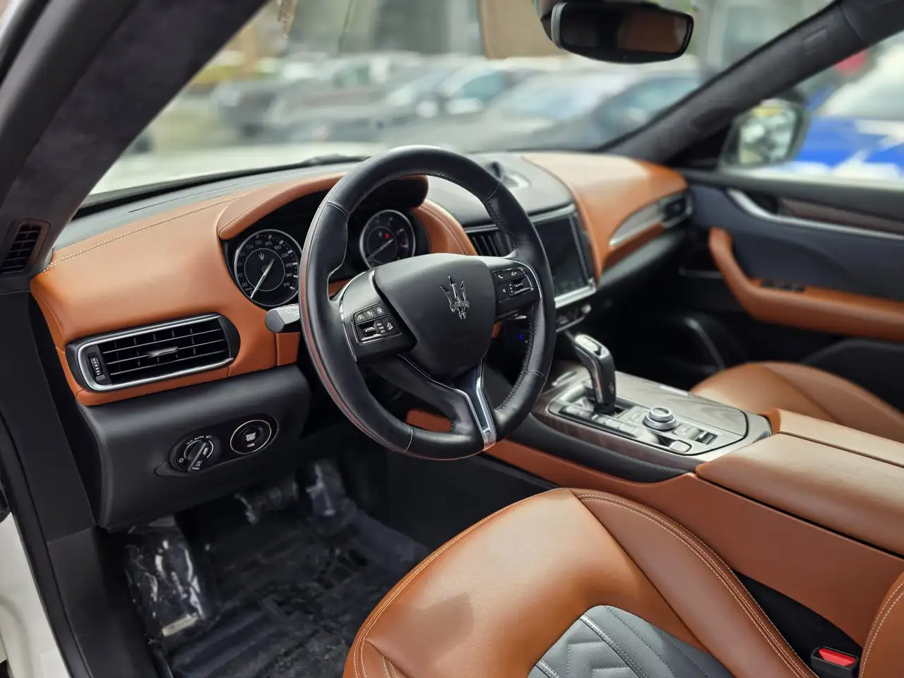 Maserati Levante снимка Maserati Levante