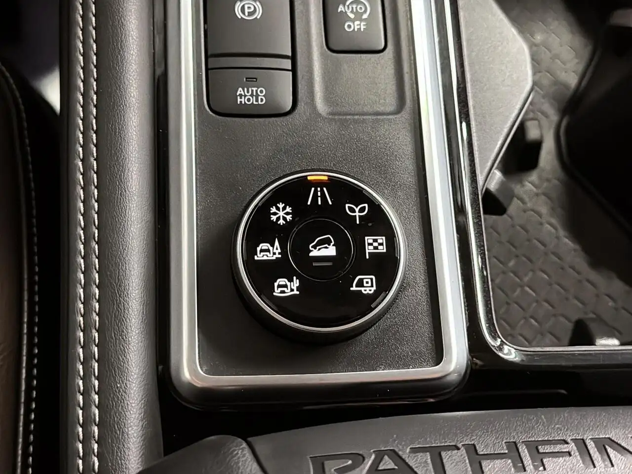 Nissan Pathfinder photo Nissan Pathfinder