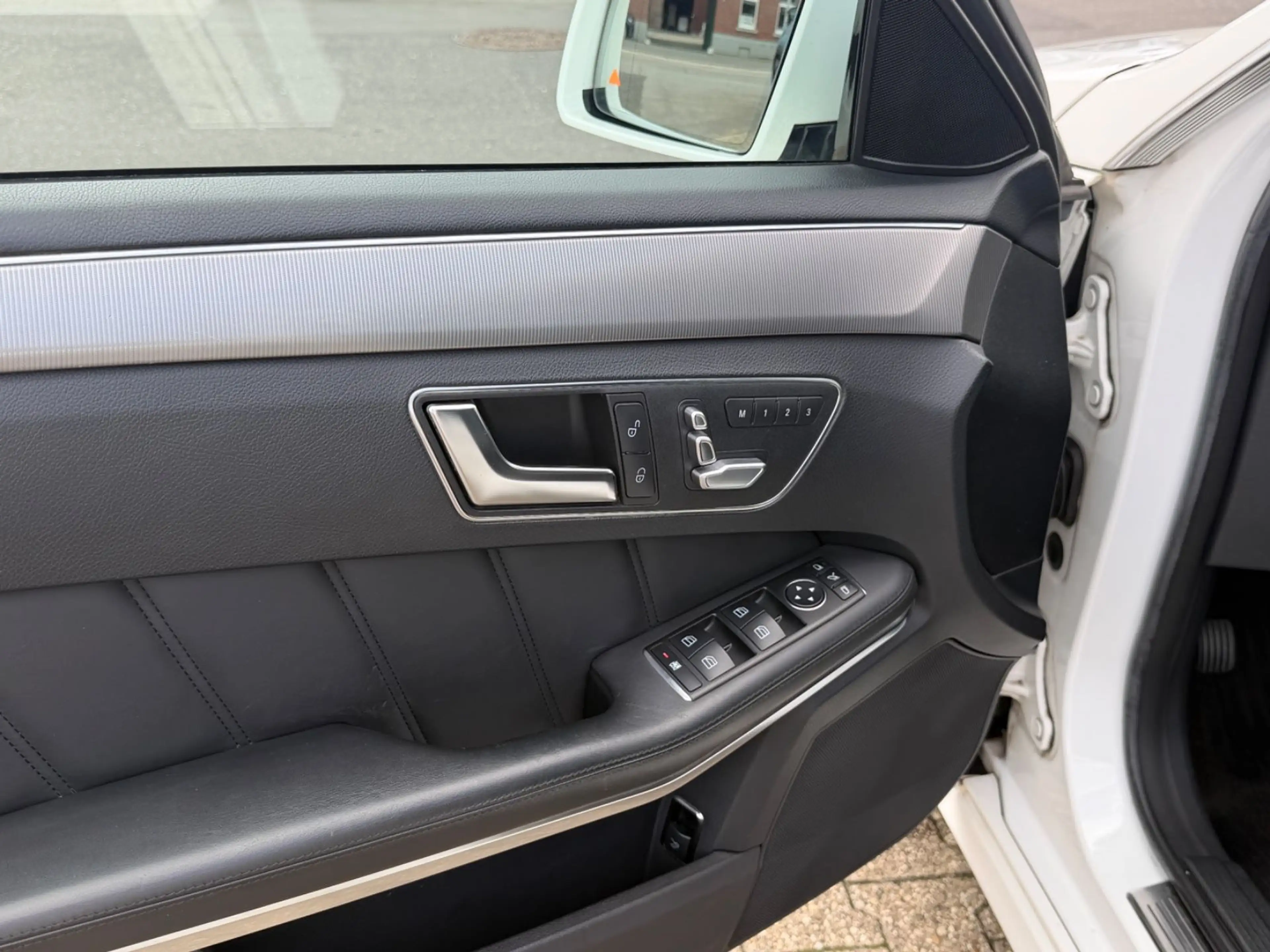 Mercedes-Benz E 350 BlueTec 4Matic Avantgarde ILS Distronic — photo 11