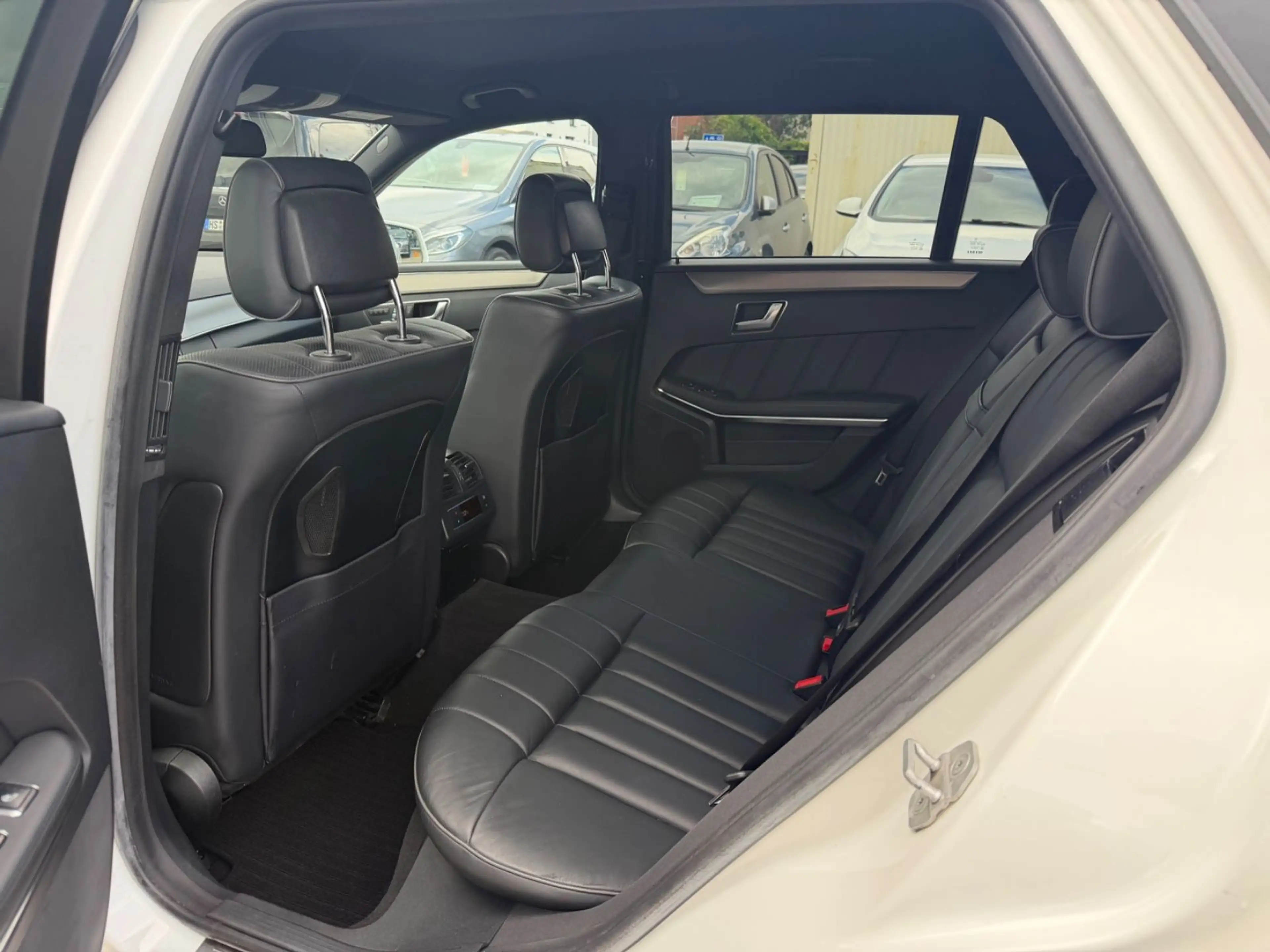 Mercedes-Benz E 350 BlueTec 4Matic Avantgarde ILS Distronic — photo 8