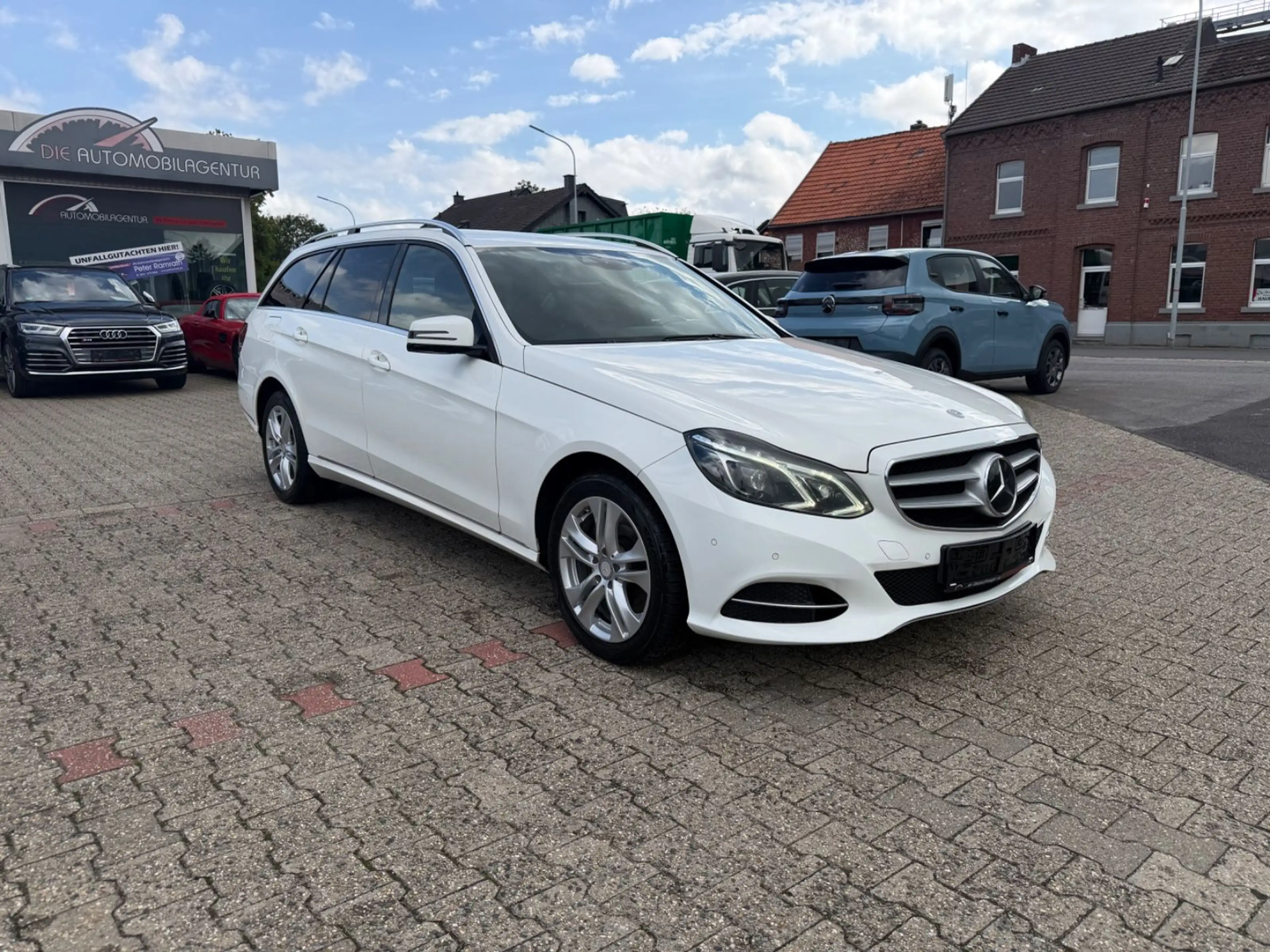 Mercedes-Benz E 350 BlueTec 4Matic Avantgarde ILS Distronic — photo 3