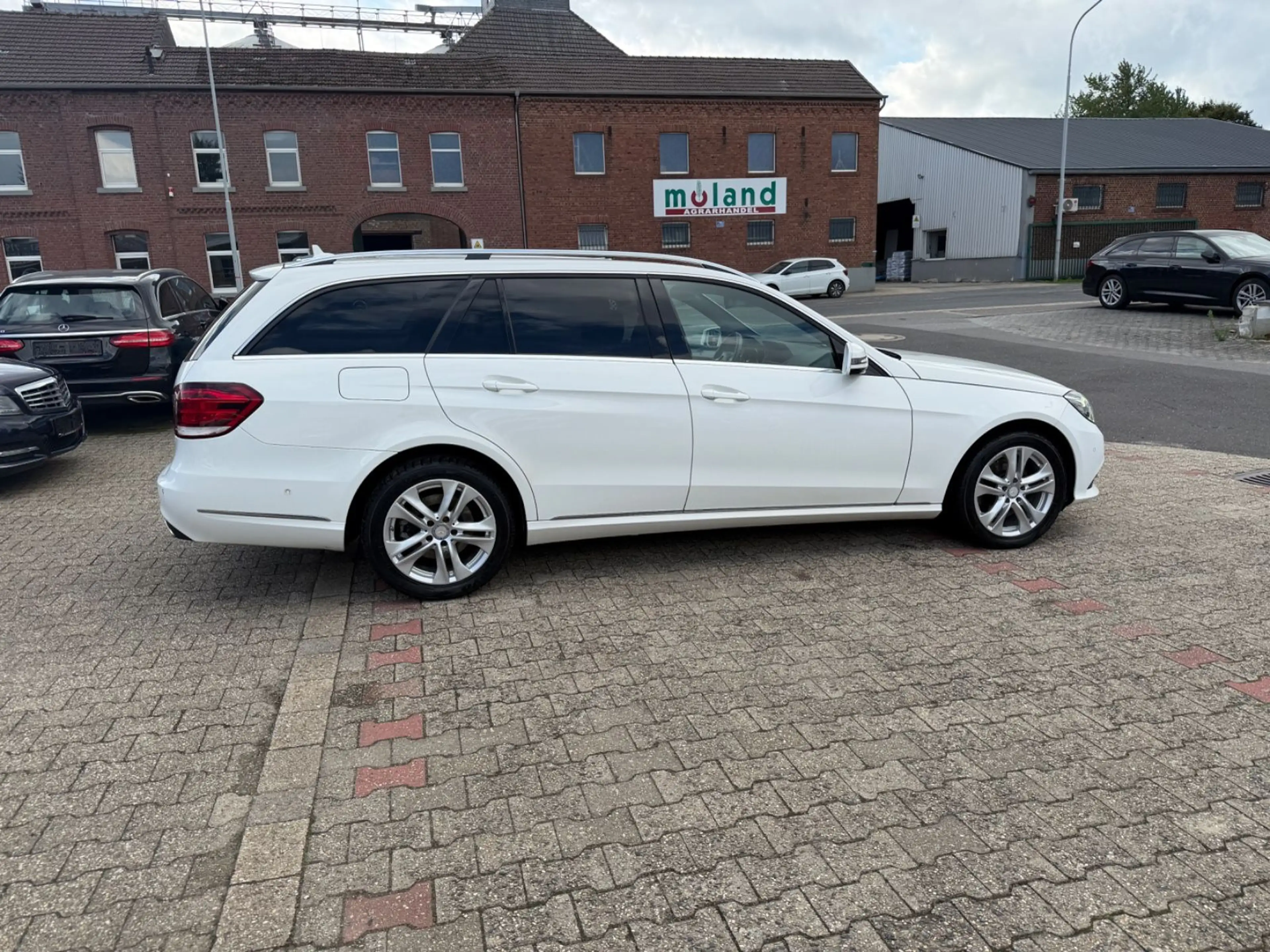 Mercedes-Benz E 350 BlueTec 4Matic Avantgarde ILS Distronic — photo 4