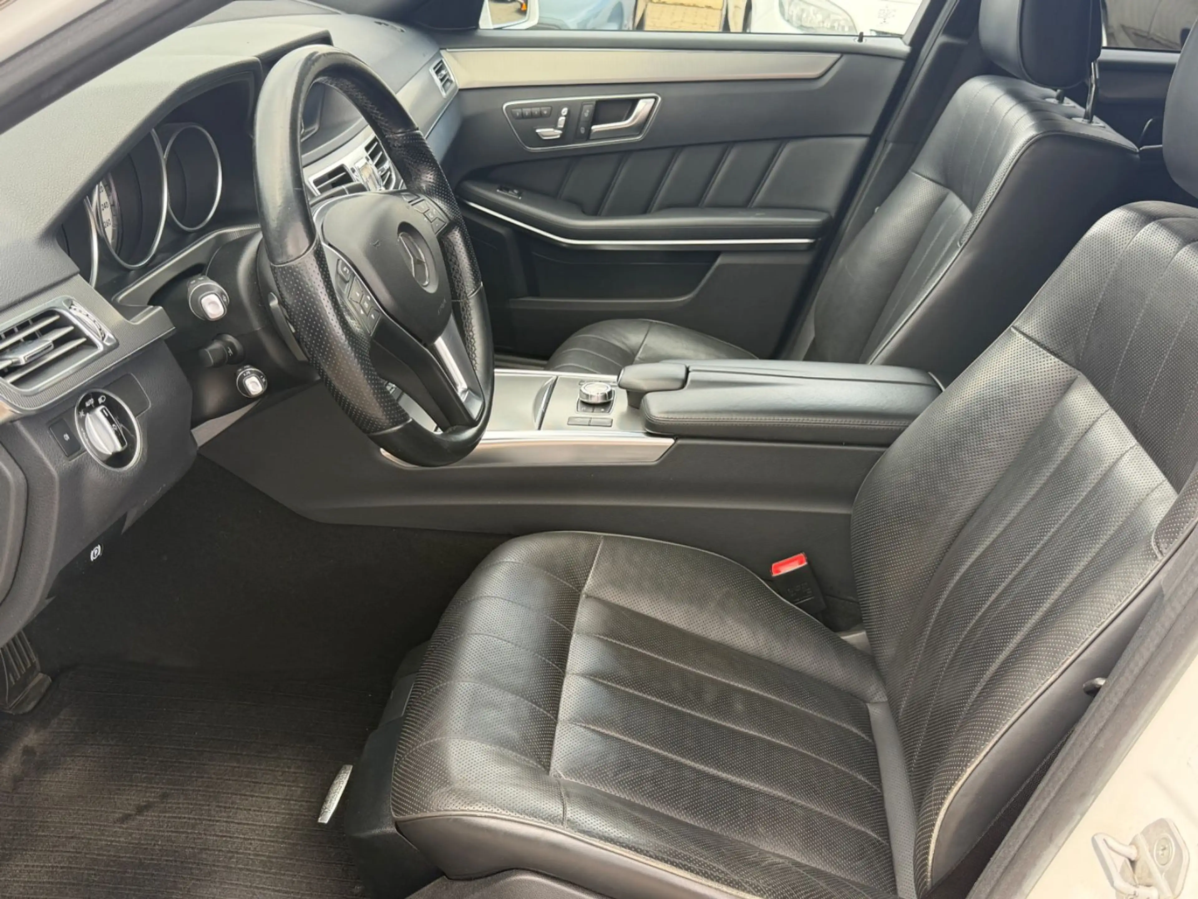 Mercedes-Benz E 350 BlueTec 4Matic Avantgarde ILS Distronic — photo 12