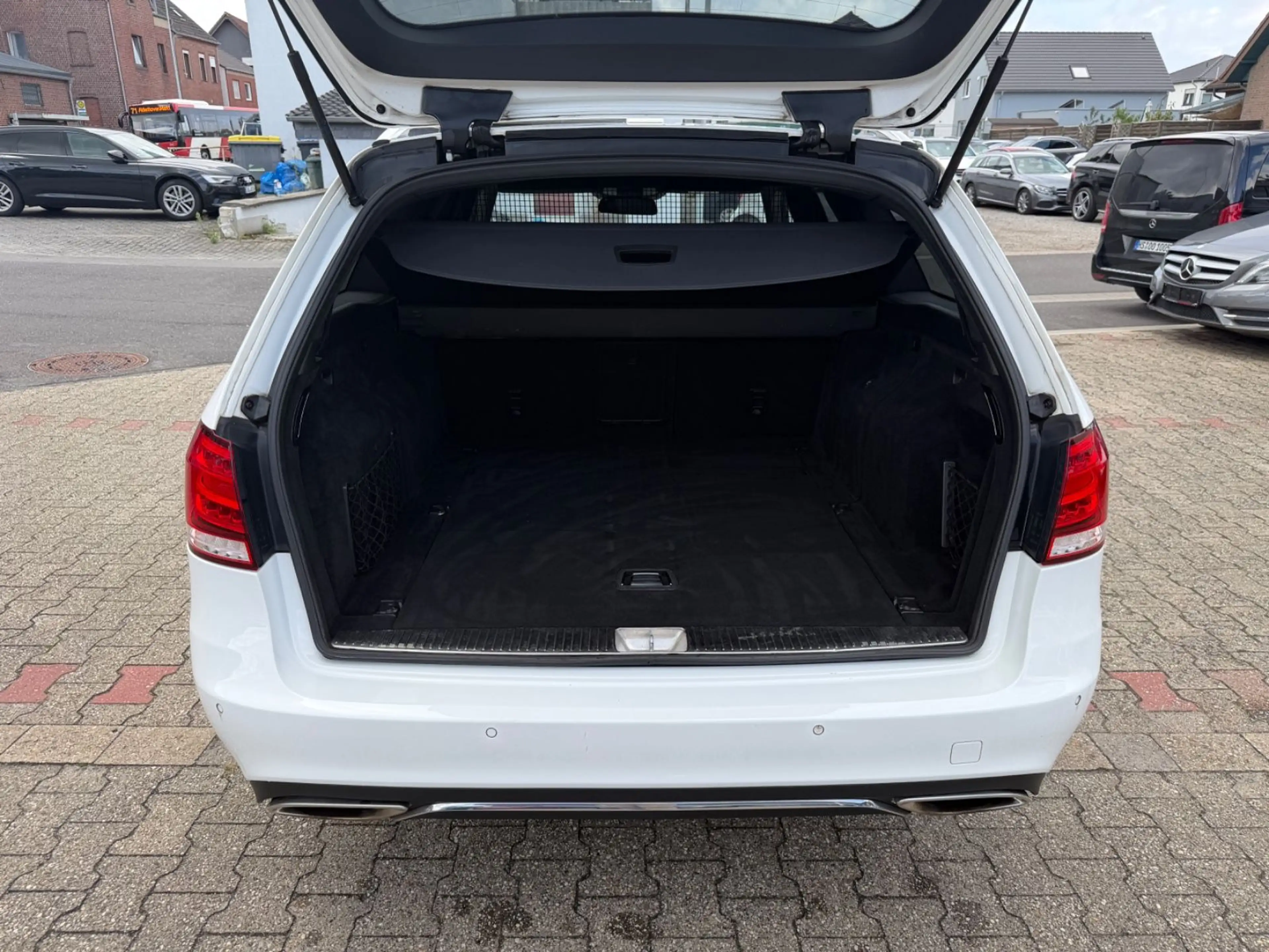 Mercedes-Benz E 350 BlueTec 4Matic Avantgarde ILS Distronic — photo 14