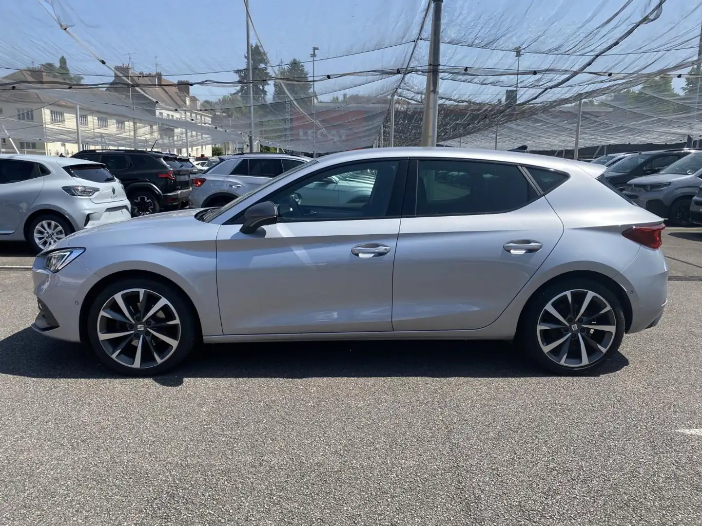 SEAT Leon IV 1.5 ETSI 150 FR DSG7 Gris - 2