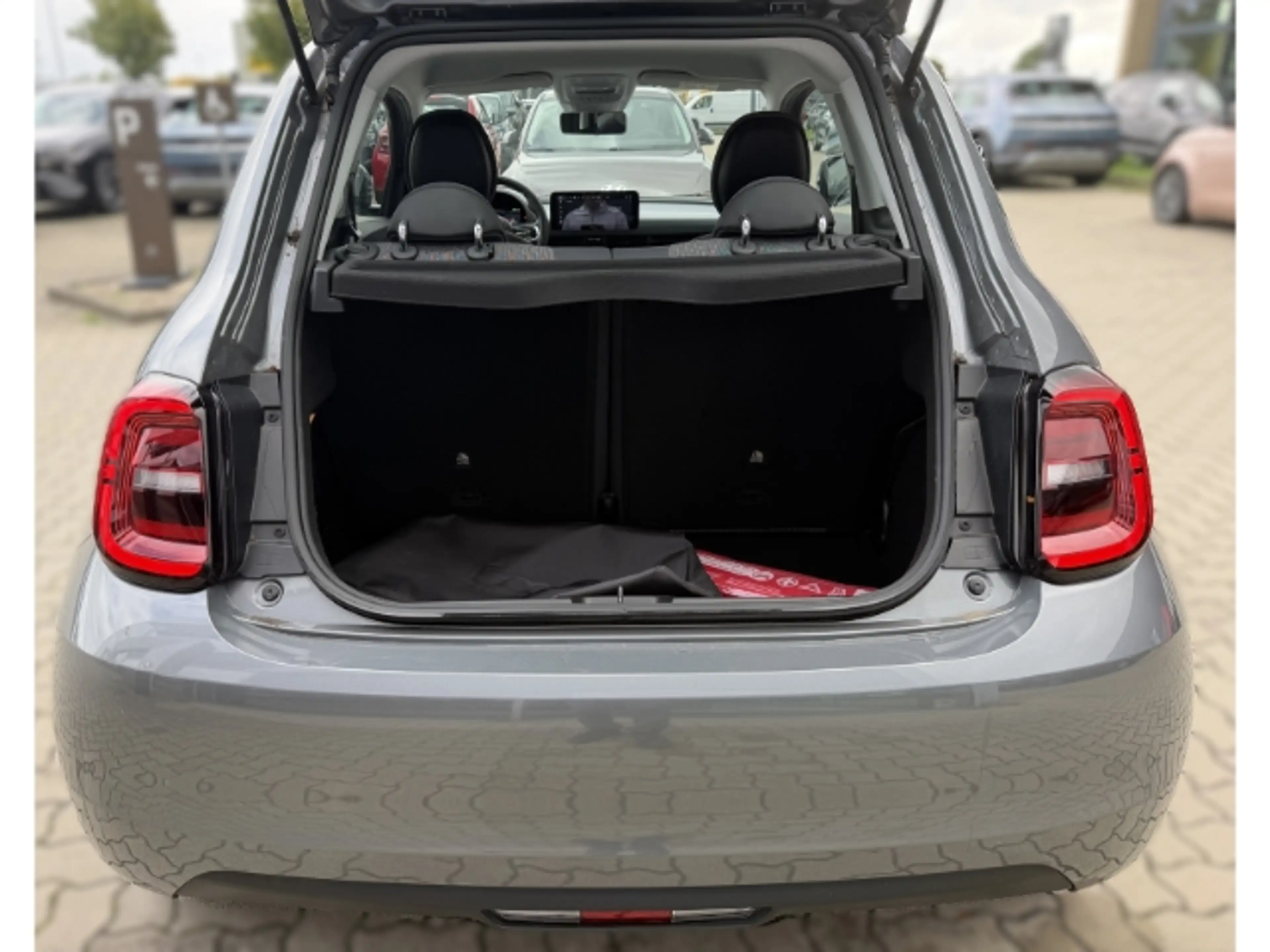 Fiat 500e Icon *Sitzheizung *Apple Car Play *Tempomat — photo 11