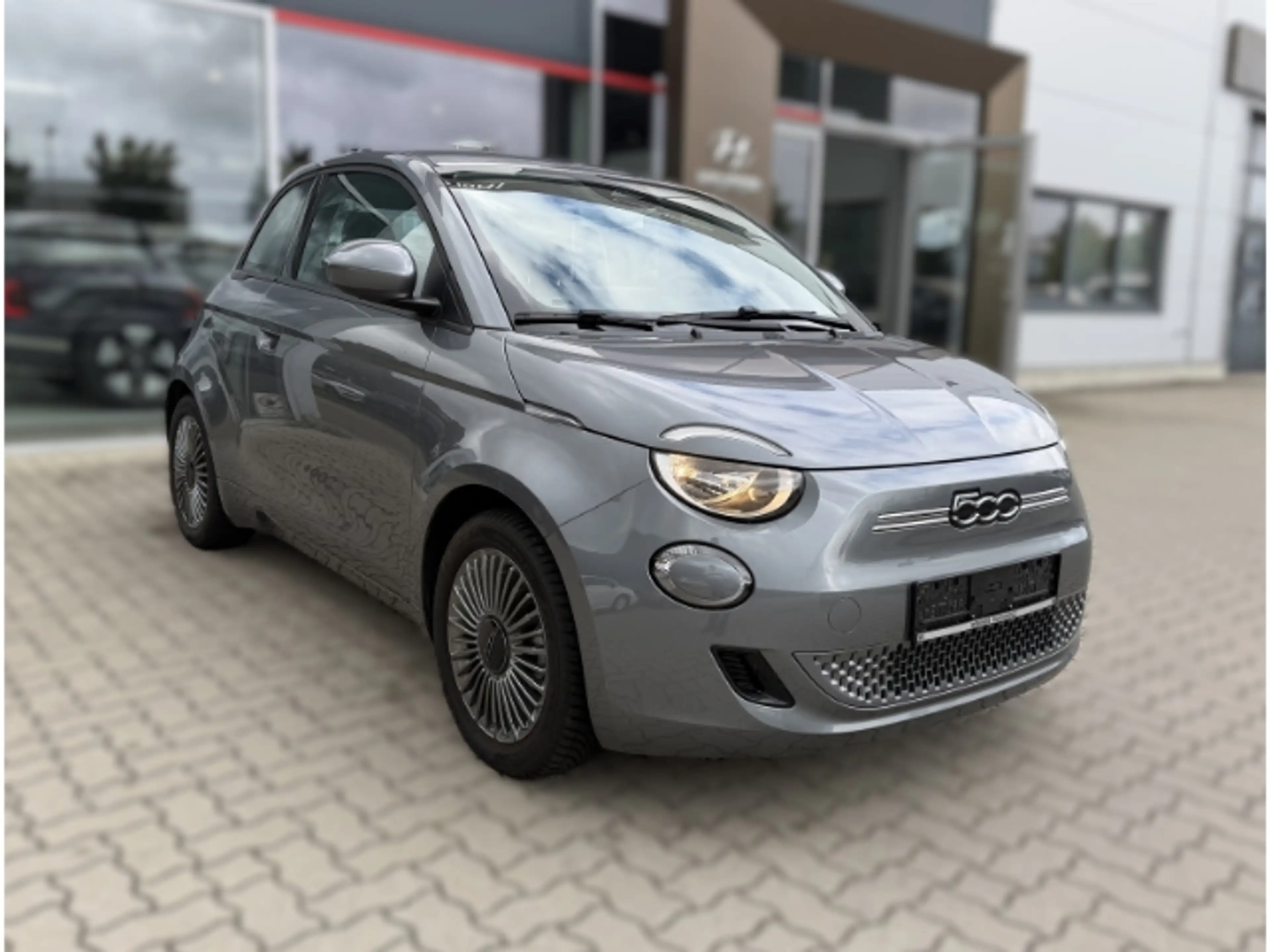 Fiat 500e Icon *Sitzheizung *Apple Car Play *Tempomat — photo 3