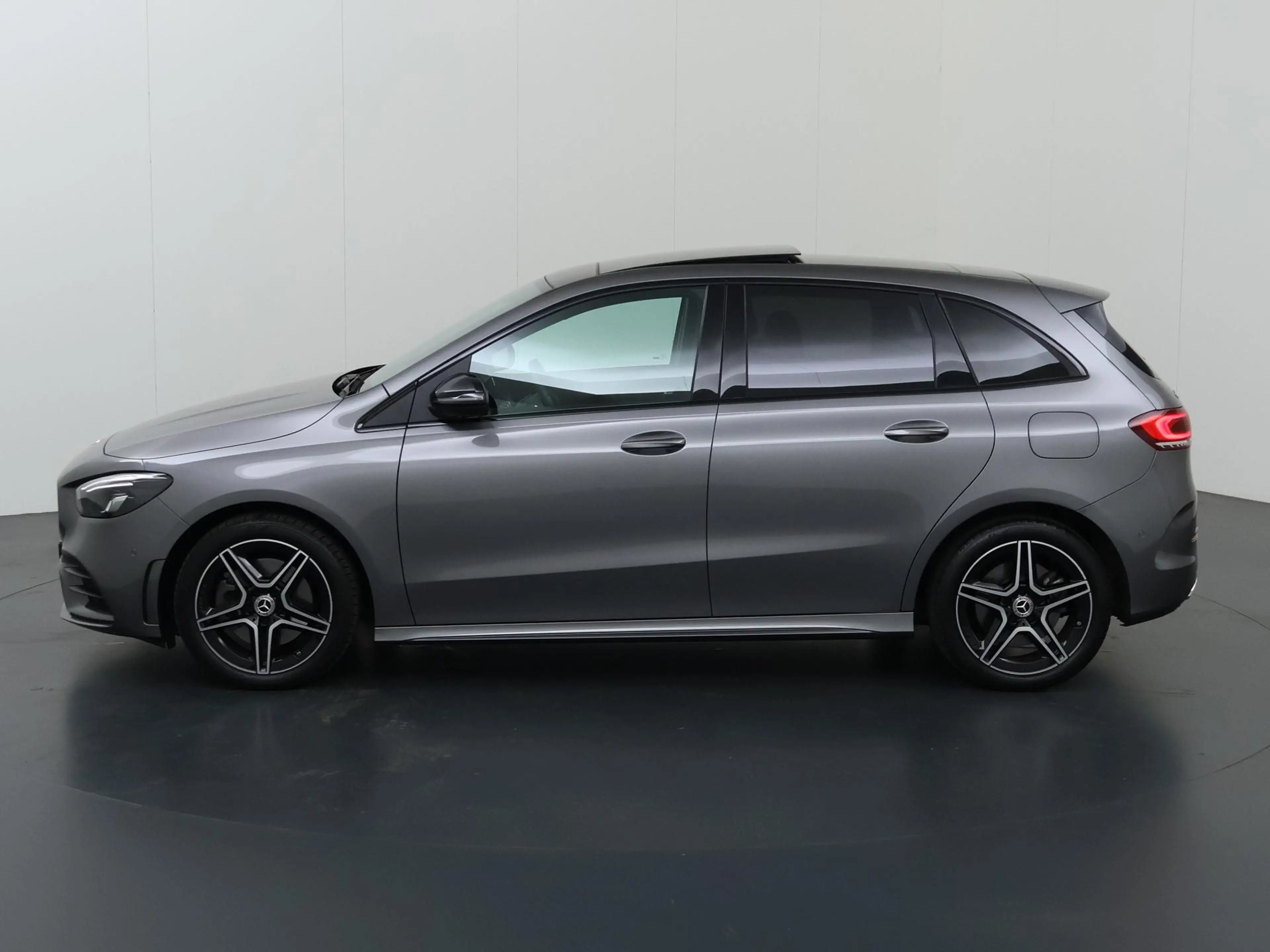 Mercedes-Benz B 250 e AMG Line | Panoramadak | Night pakket | Widescre — photo 5