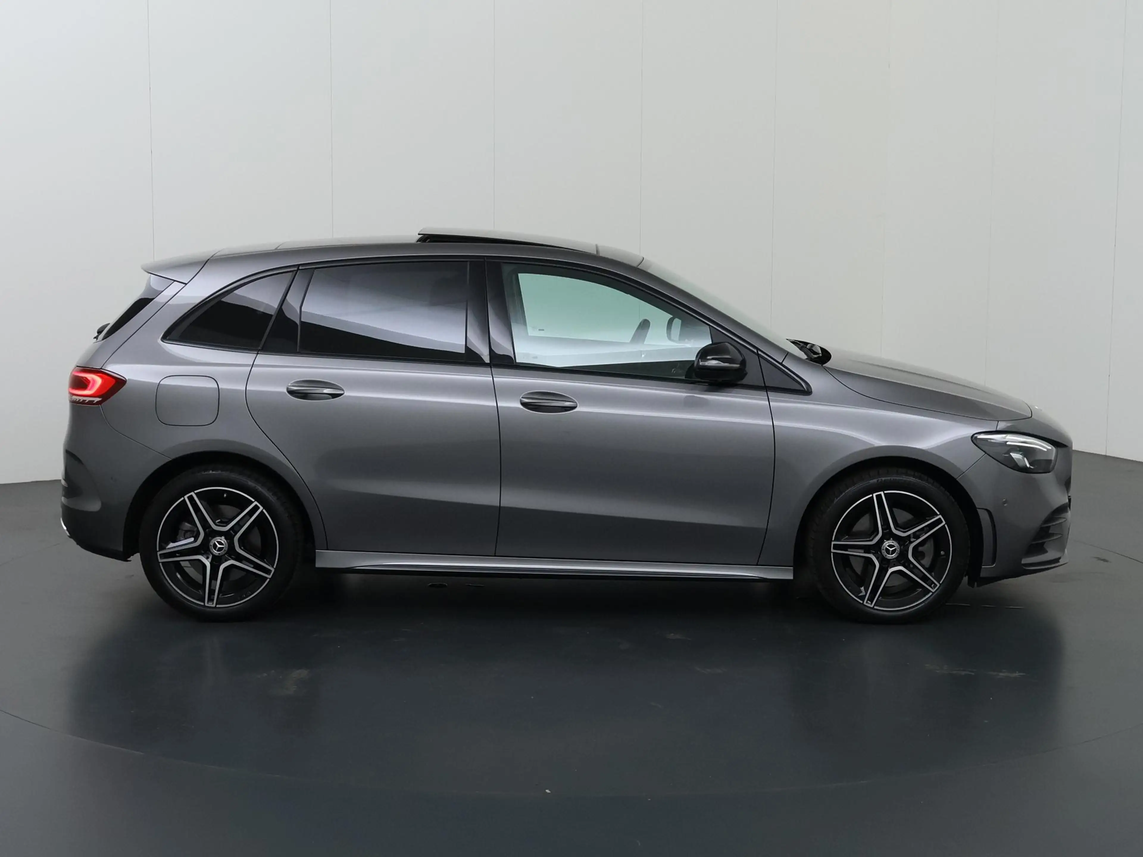 Mercedes-Benz B 250 e AMG Line | Panoramadak | Night pakket | Widescre — photo 6