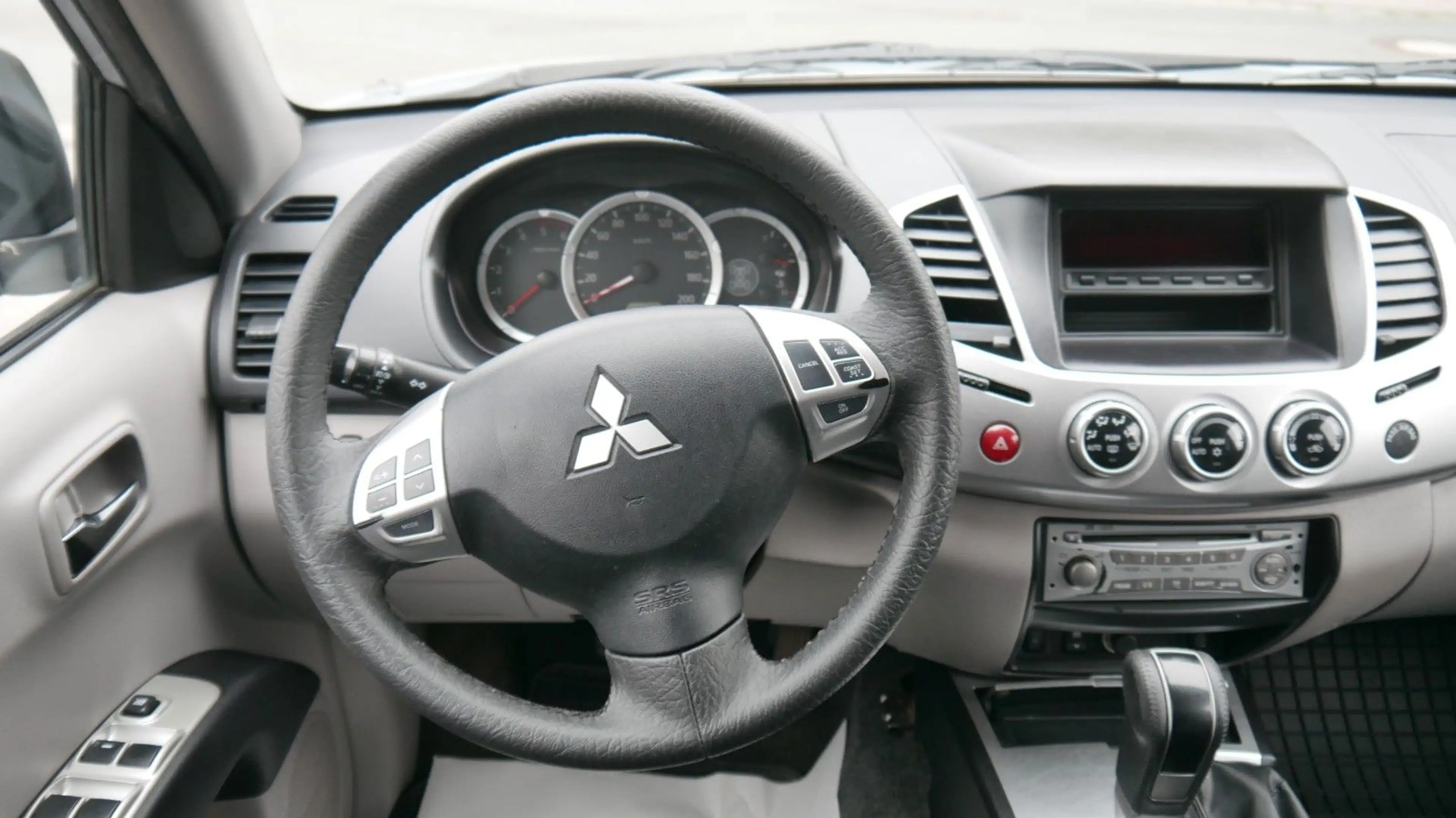 Mitsubishi L200 4x4 2.5 DI-D Doppelkabine — photo 10