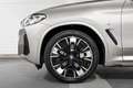BMW iX3 High Executive 80 kWh Grau - thumbnail 4