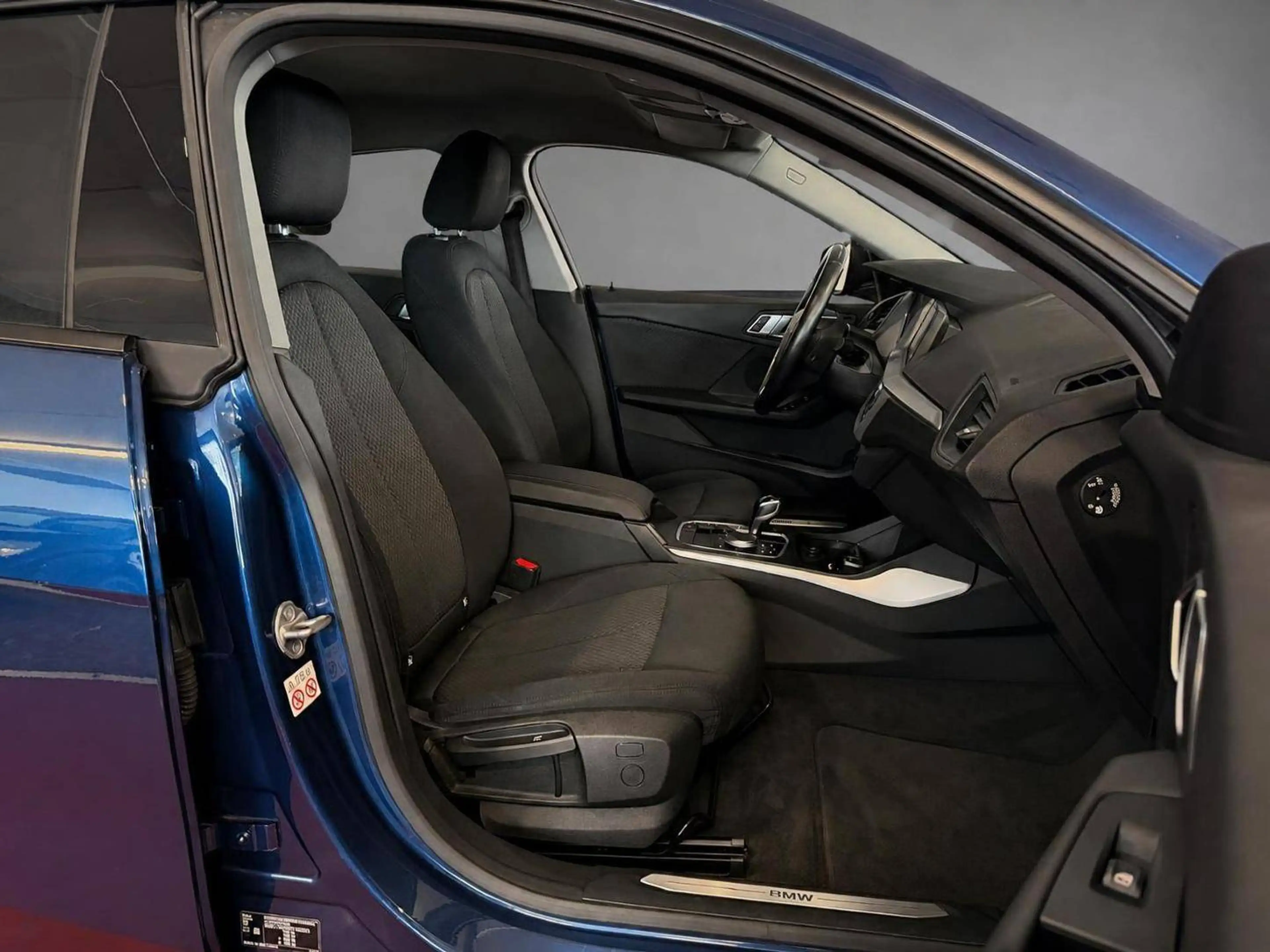 BMW 216 d — photo 12