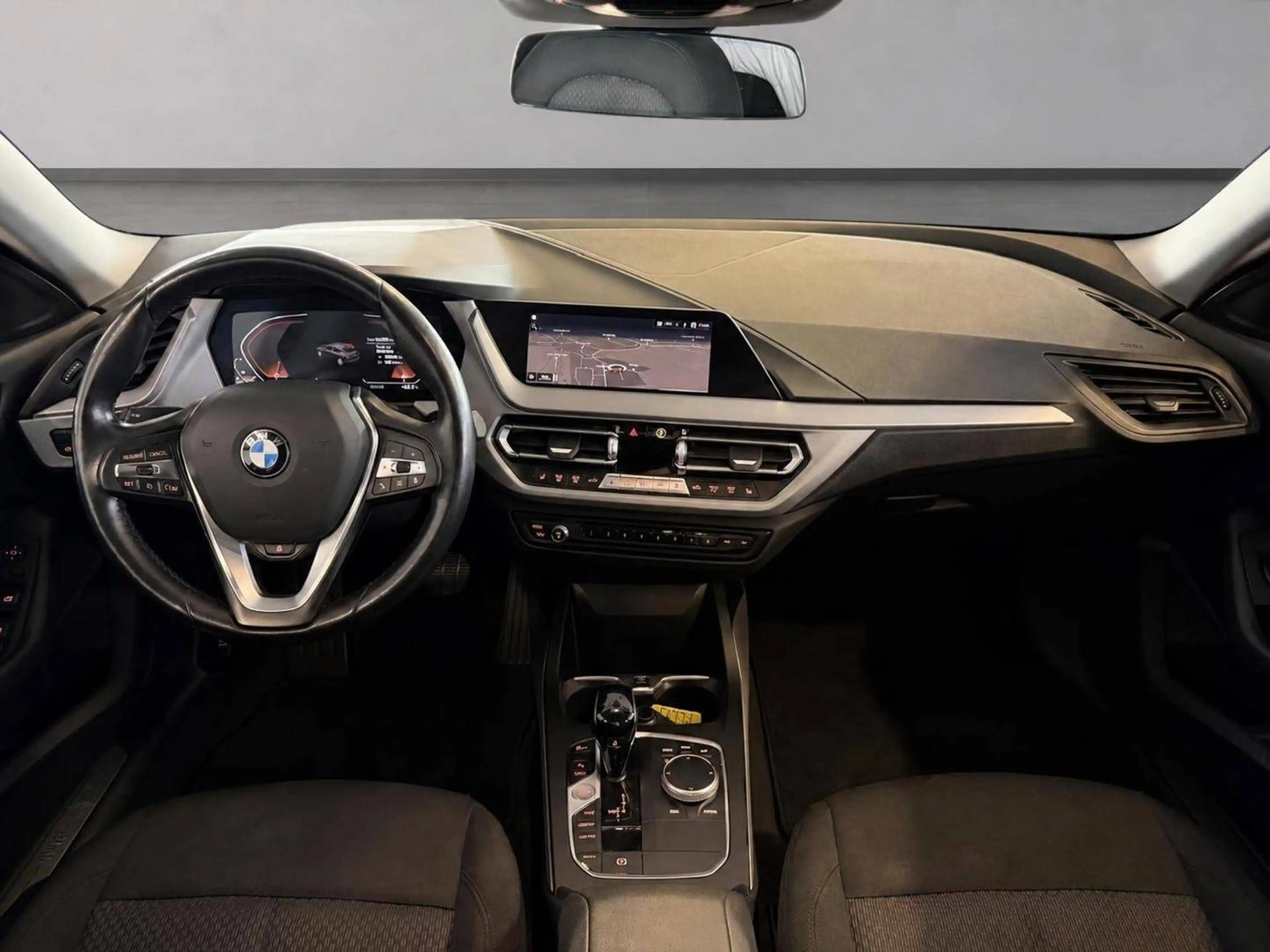 BMW 216 d — photo 11