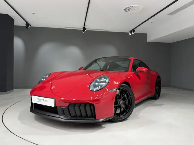Porsche 992 Carrera 4 GTS