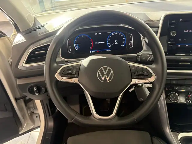 Volkswagen T-Roc view 10