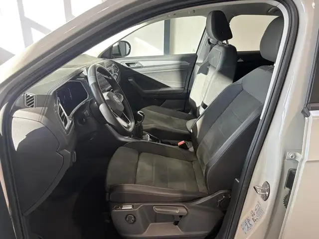 Volkswagen T-Roc view 8