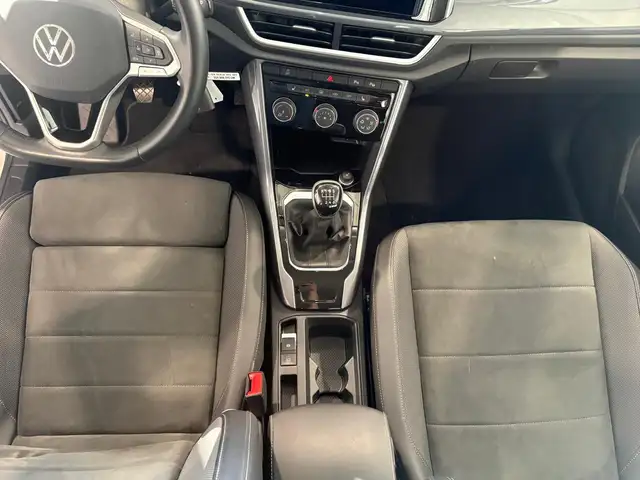 Volkswagen T-Roc view 12