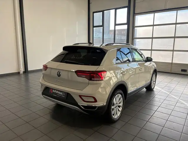 Volkswagen T-Roc view 5
