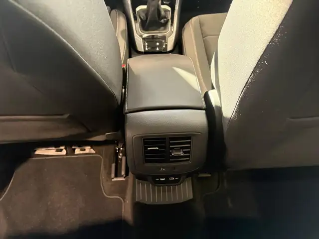 Volkswagen T-Roc view 13