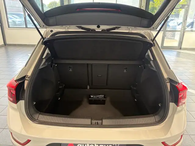Volkswagen T-Roc view 6