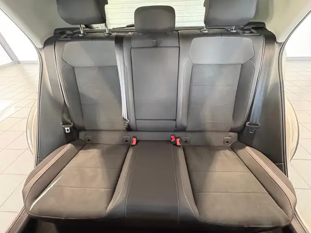 Volkswagen T-Roc view 14